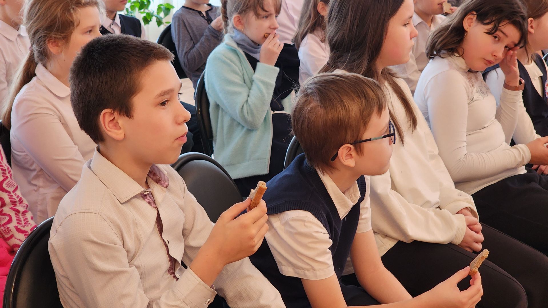 кашира, час мужества, блокада ленинграда, школьники, центральная библиотека, патриотическое воспитание, ВОВ,