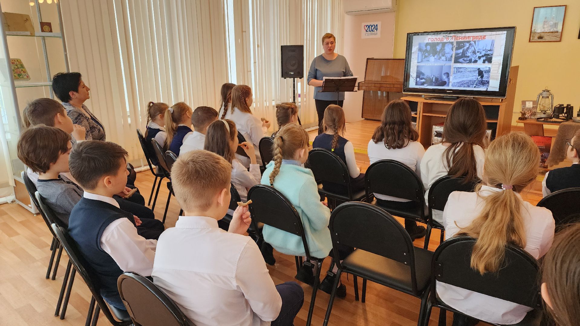 кашира, час мужества, блокада ленинграда, школьники, центральная библиотека, патриотическое воспитание, ВОВ,