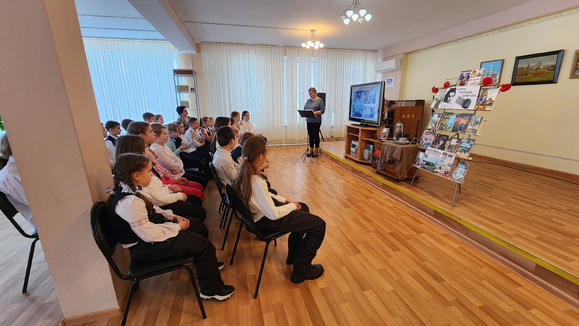 кашира, час мужества, блокада ленинграда, школьники, центральная библиотека, патриотическое воспитание, ВОВ,