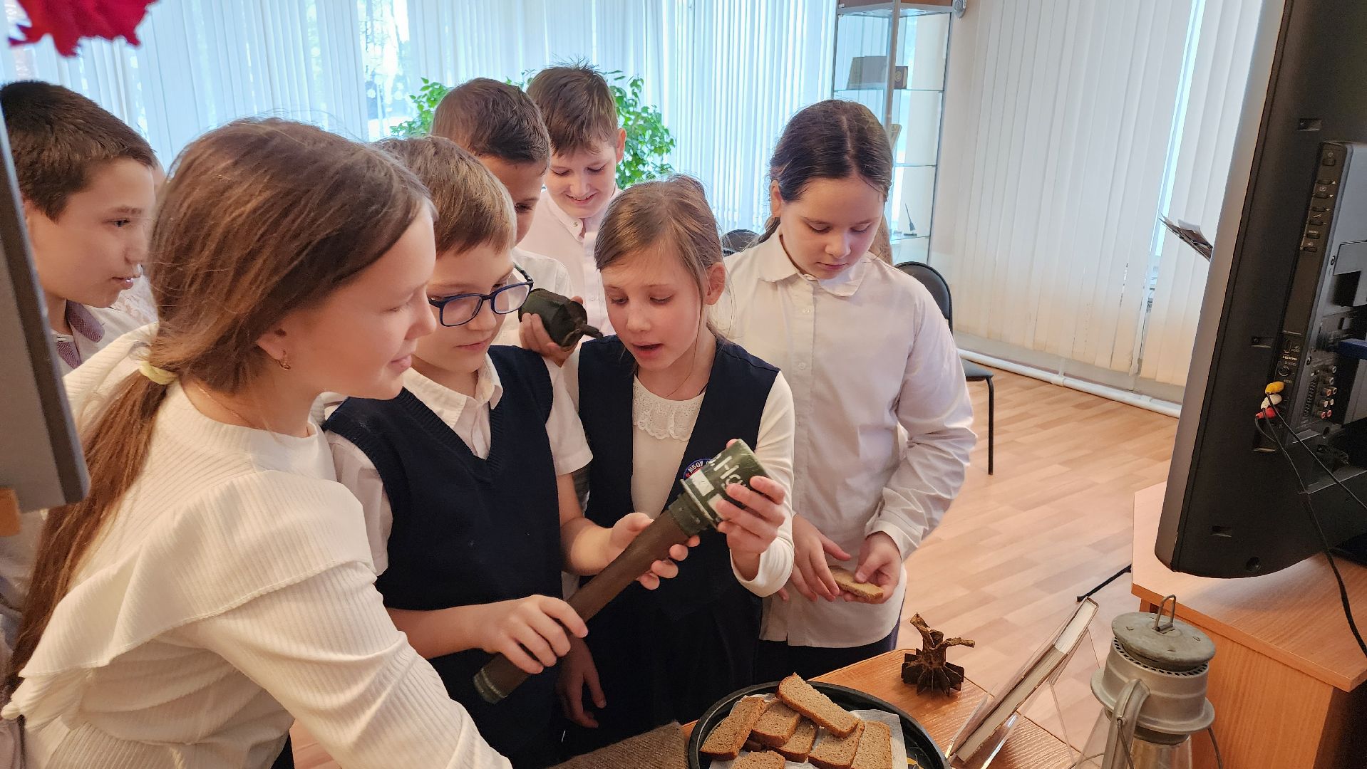 кашира, час мужества, блокада ленинграда, школьники, центральная библиотека, патриотическое воспитание, ВОВ,