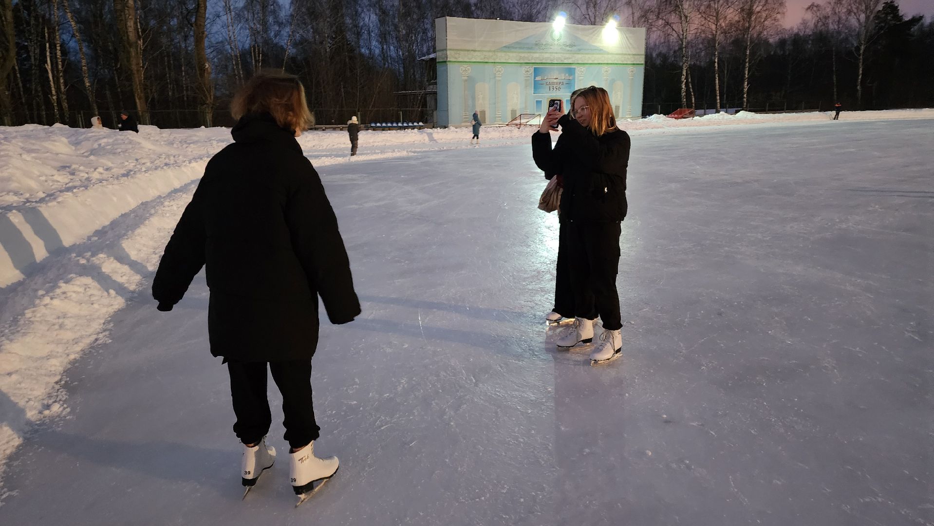 кашира, каток, день студента, Татьянин день, массовое катание, молодая гвардия, праздник,