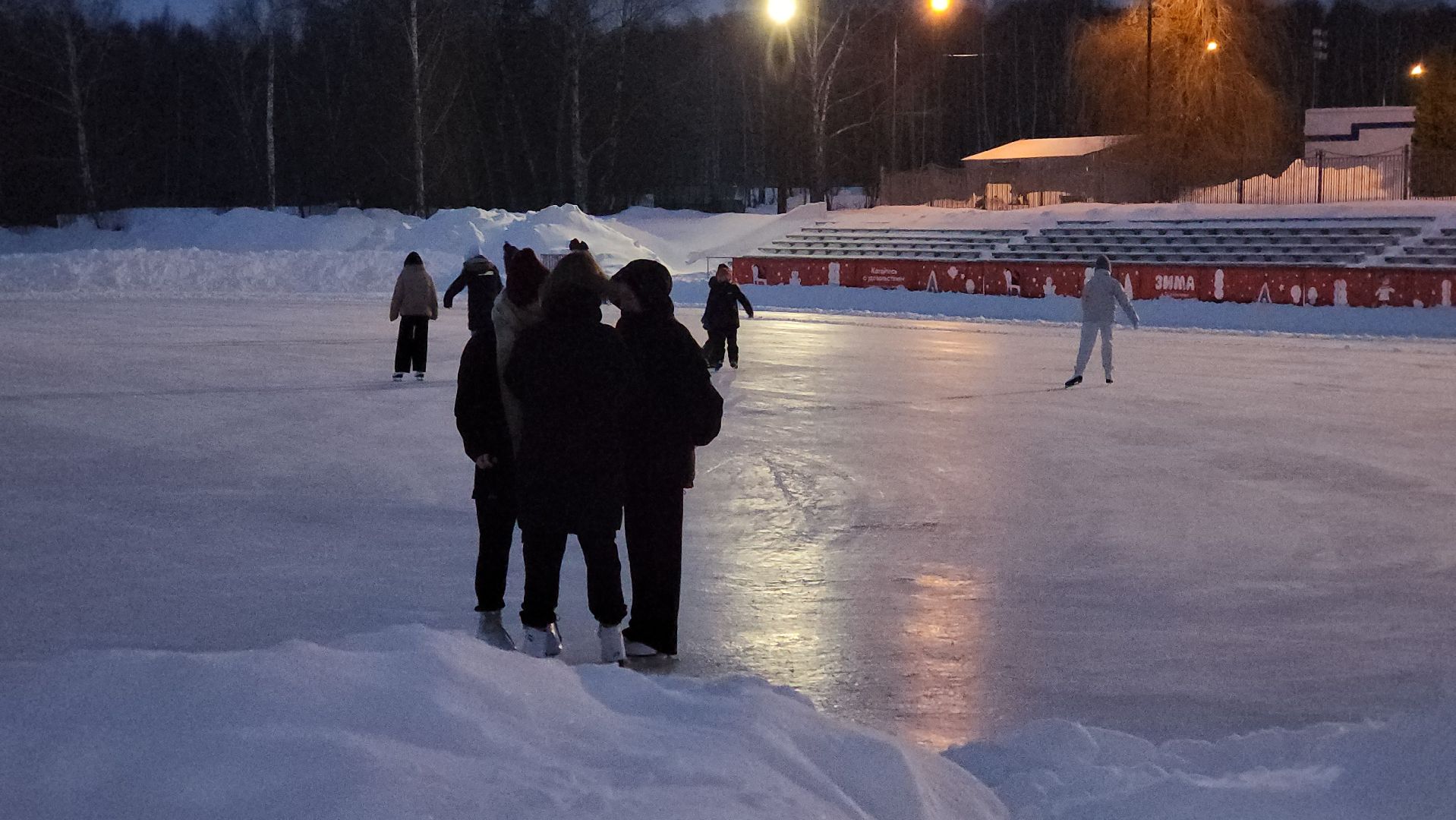 кашира, каток, день студента, Татьянин день, массовое катание, молодая гвардия, праздник,