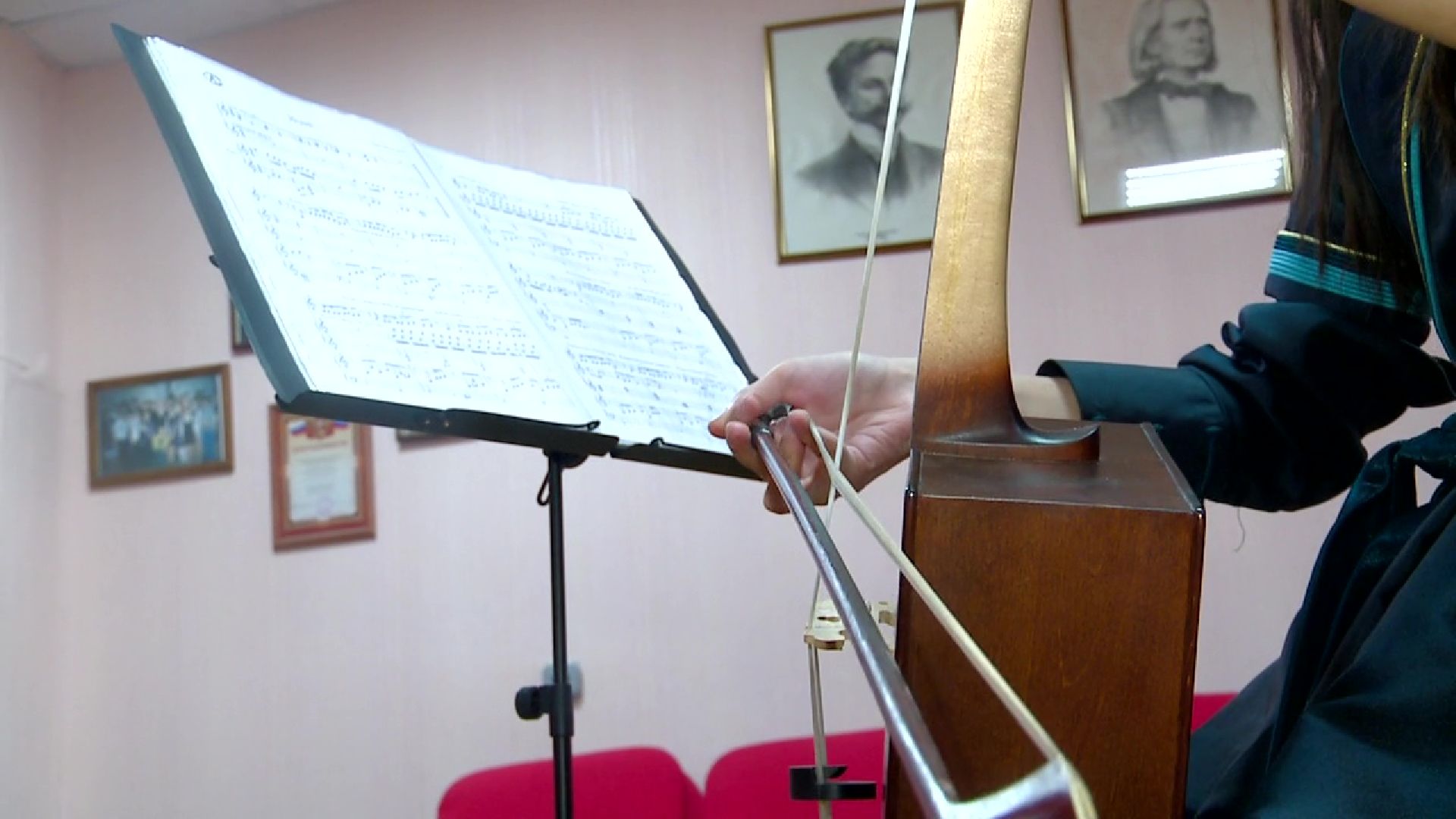 Реутов, Образование, музыкальная школа, моринхур, игра на моринхуре, ноты, смычок, лошадь,