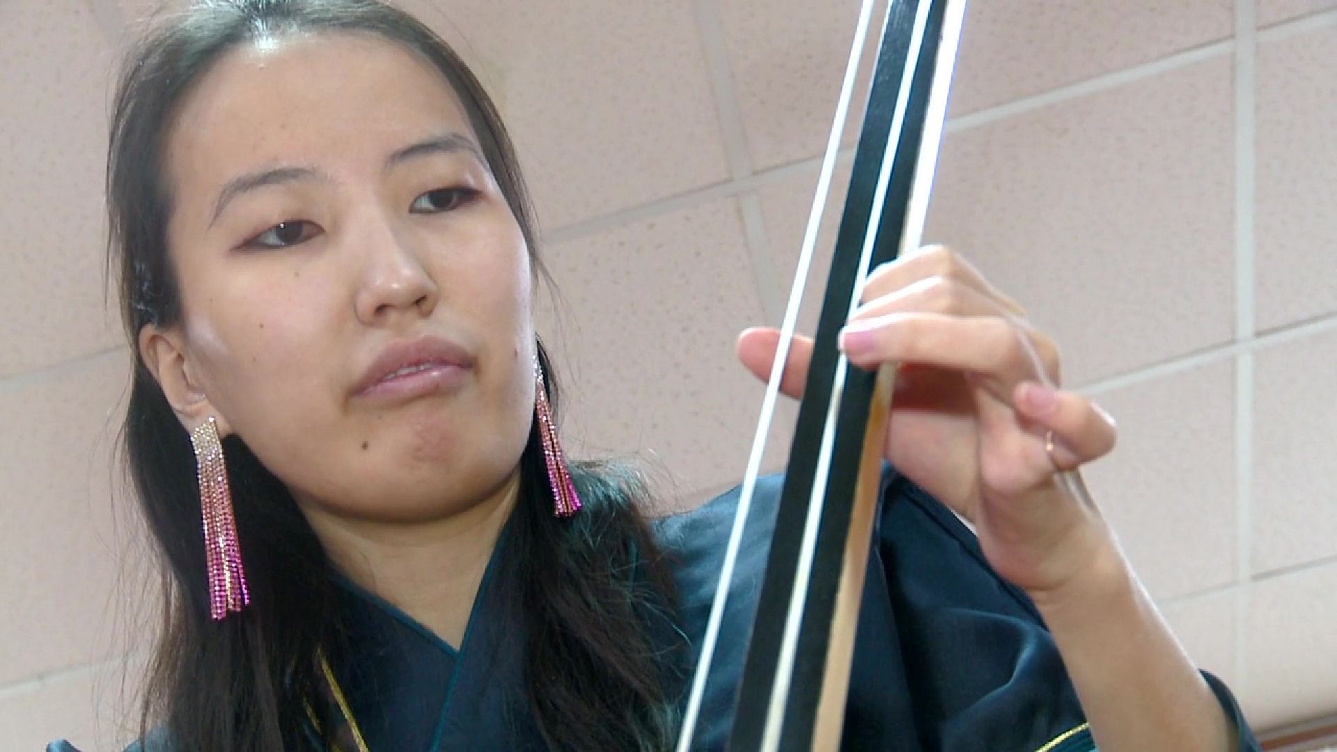 Реутов, Образование, музыкальная школа, моринхур, игра на моринхуре, ноты, смычок, лошадь,