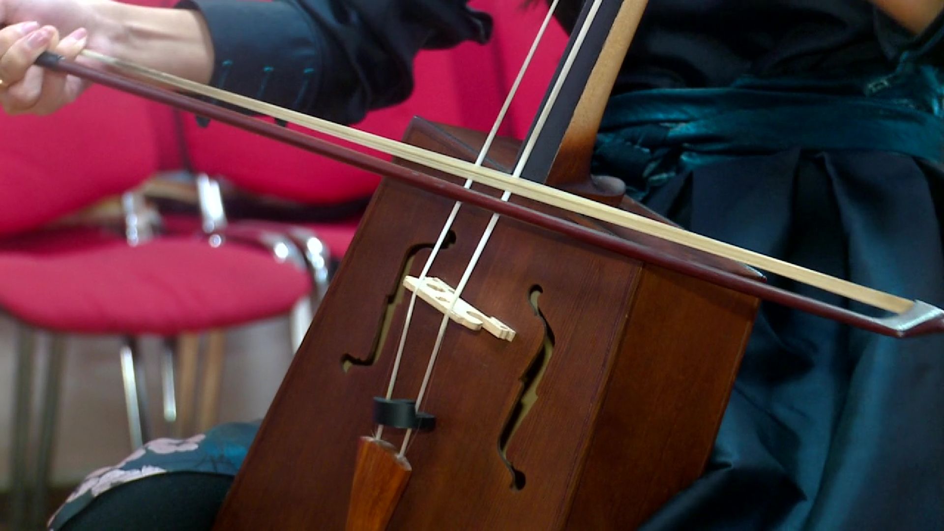 Реутов, Образование, музыкальная школа, моринхур, игра на моринхуре, ноты, смычок, лошадь,