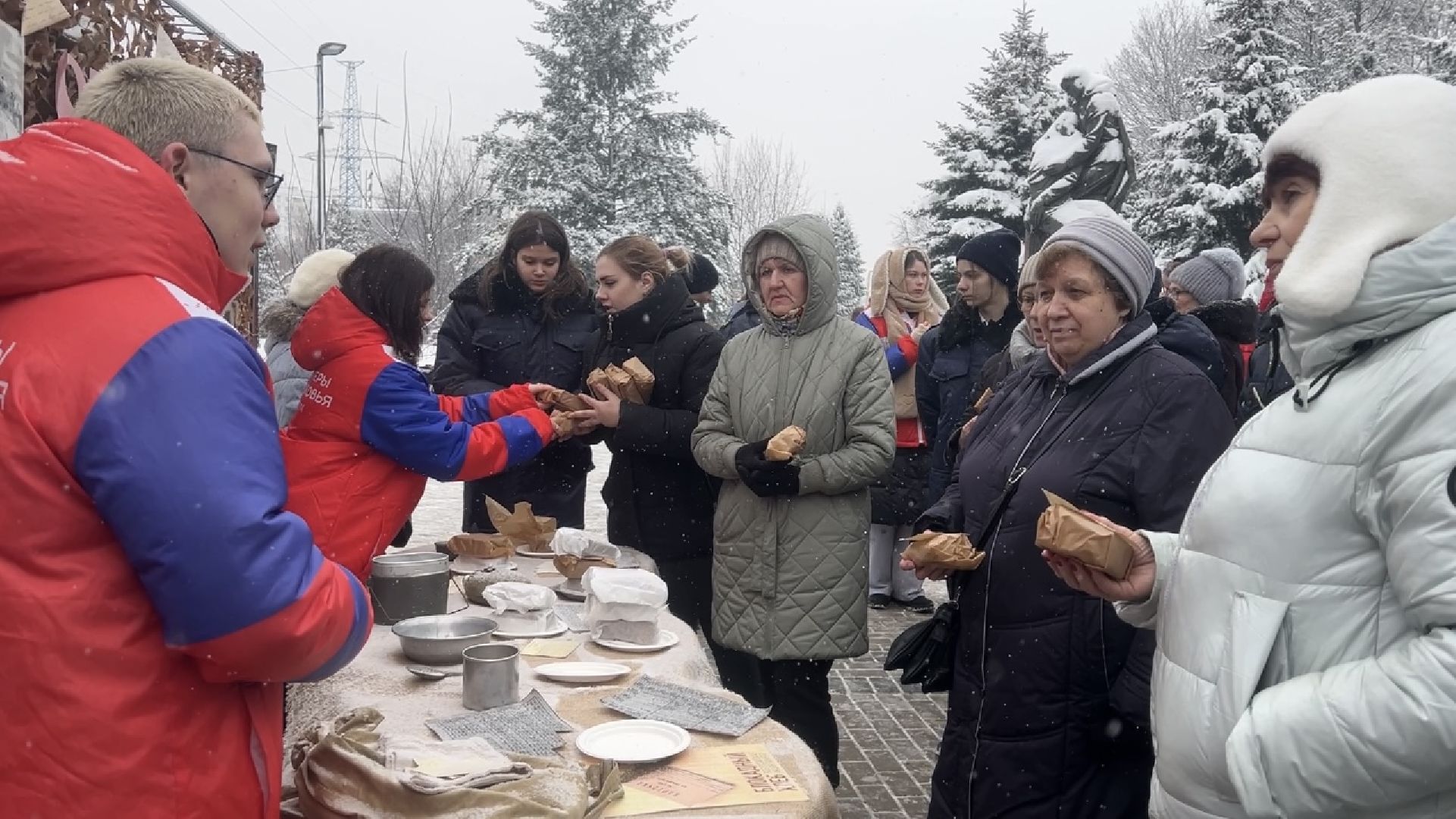 химки, общество, акция памяти, блокада ленинграда, блокадный хлеб, возложение цветов,