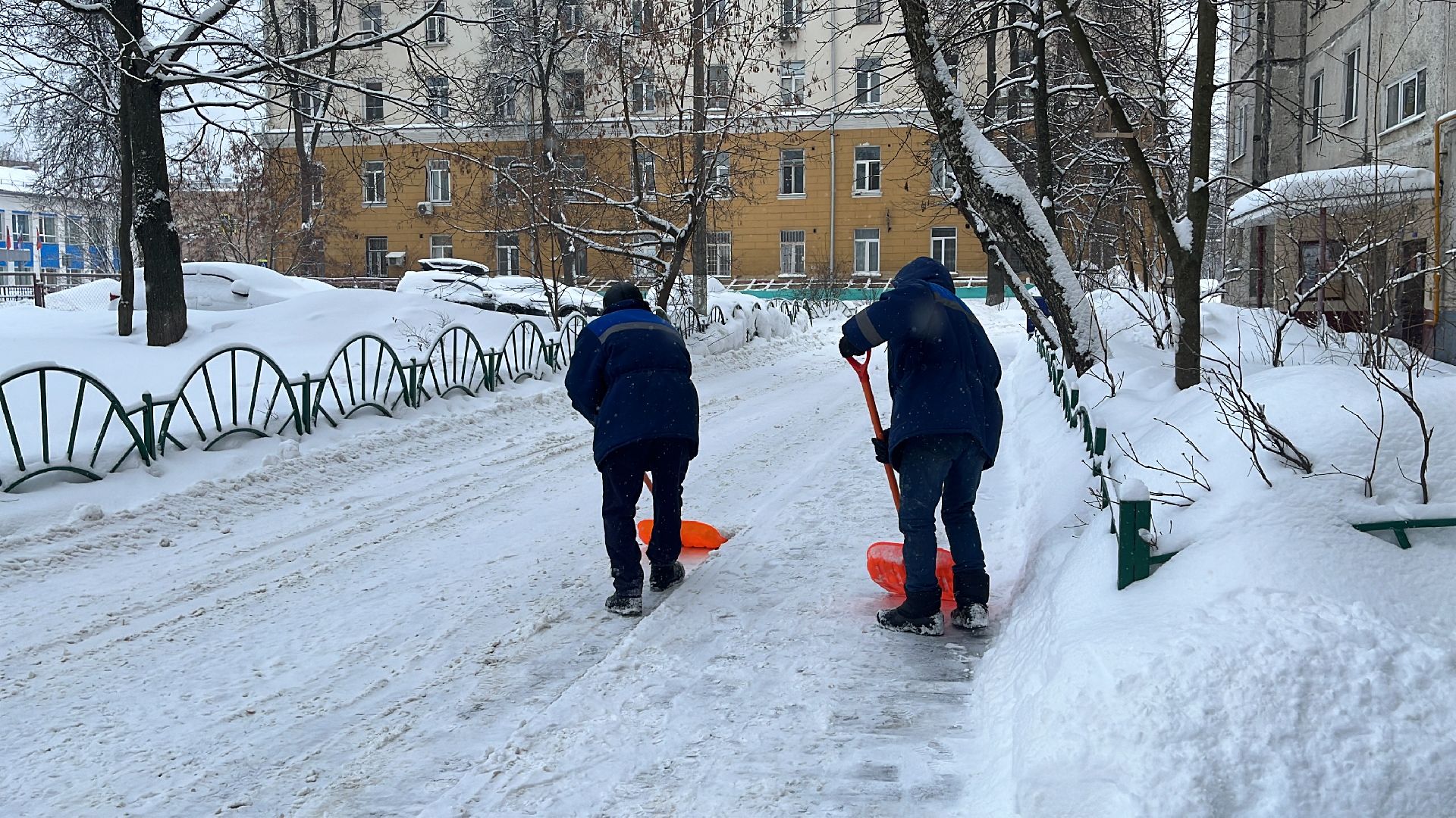 снег, уборка снега, уборка дворов,