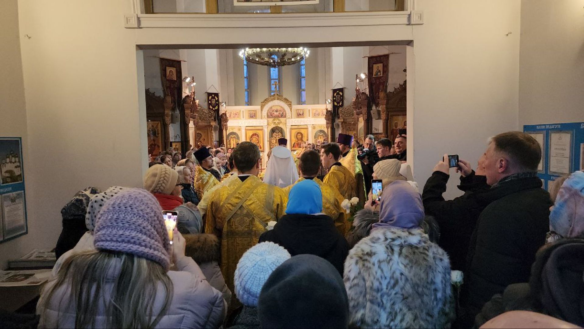 митрополит Крутицкий и Коломенский, Павел, храм Преображения, литургия, архиерей, Феодотьевская икона Божией Матери, аубакиров, Денисов,