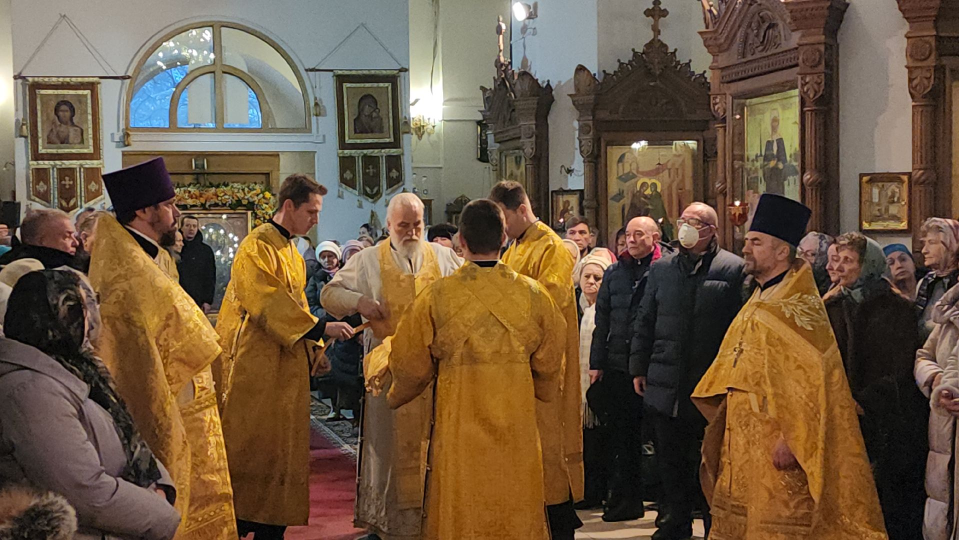 митрополит Крутицкий и Коломенский, Павел, храм Преображения, литургия, архиерей, Феодотьевская икона Божией Матери, аубакиров, Денисов,
