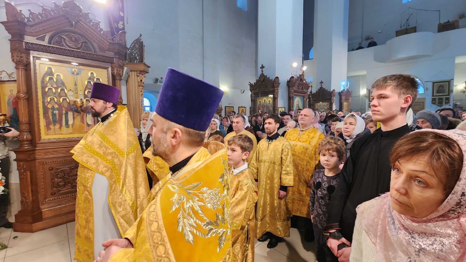 митрополит Крутицкий и Коломенский, Павел, храм Преображения, литургия, архиерей, Феодотьевская икона Божией Матери, аубакиров, Денисов,