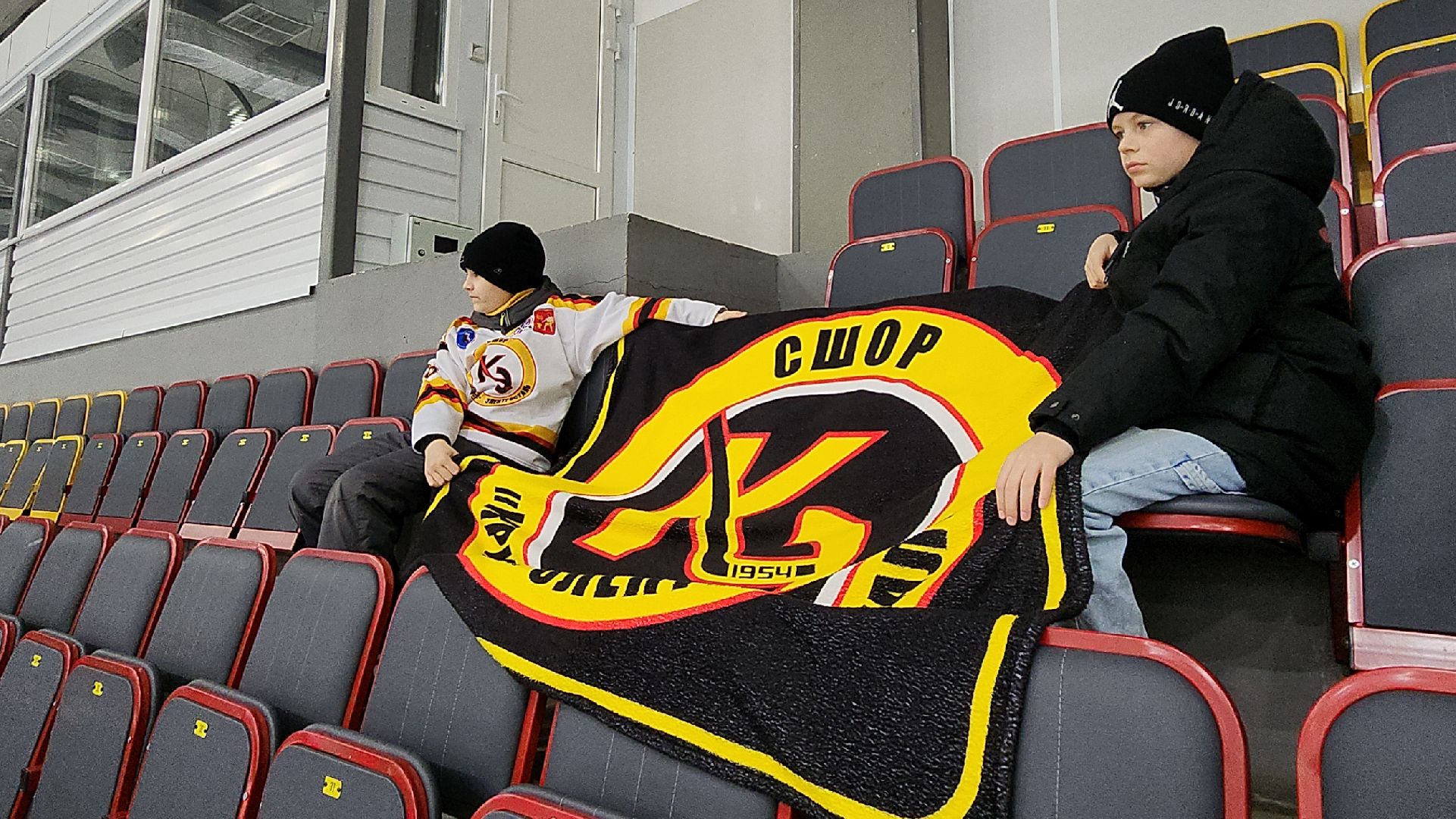 спорт, спорт подмосковья, первенство по хоккею, электросталь, электросталь спортивная, хоккей, хоккейная команда, хоккейный сезон, ледовая арена, ледовый дворец,