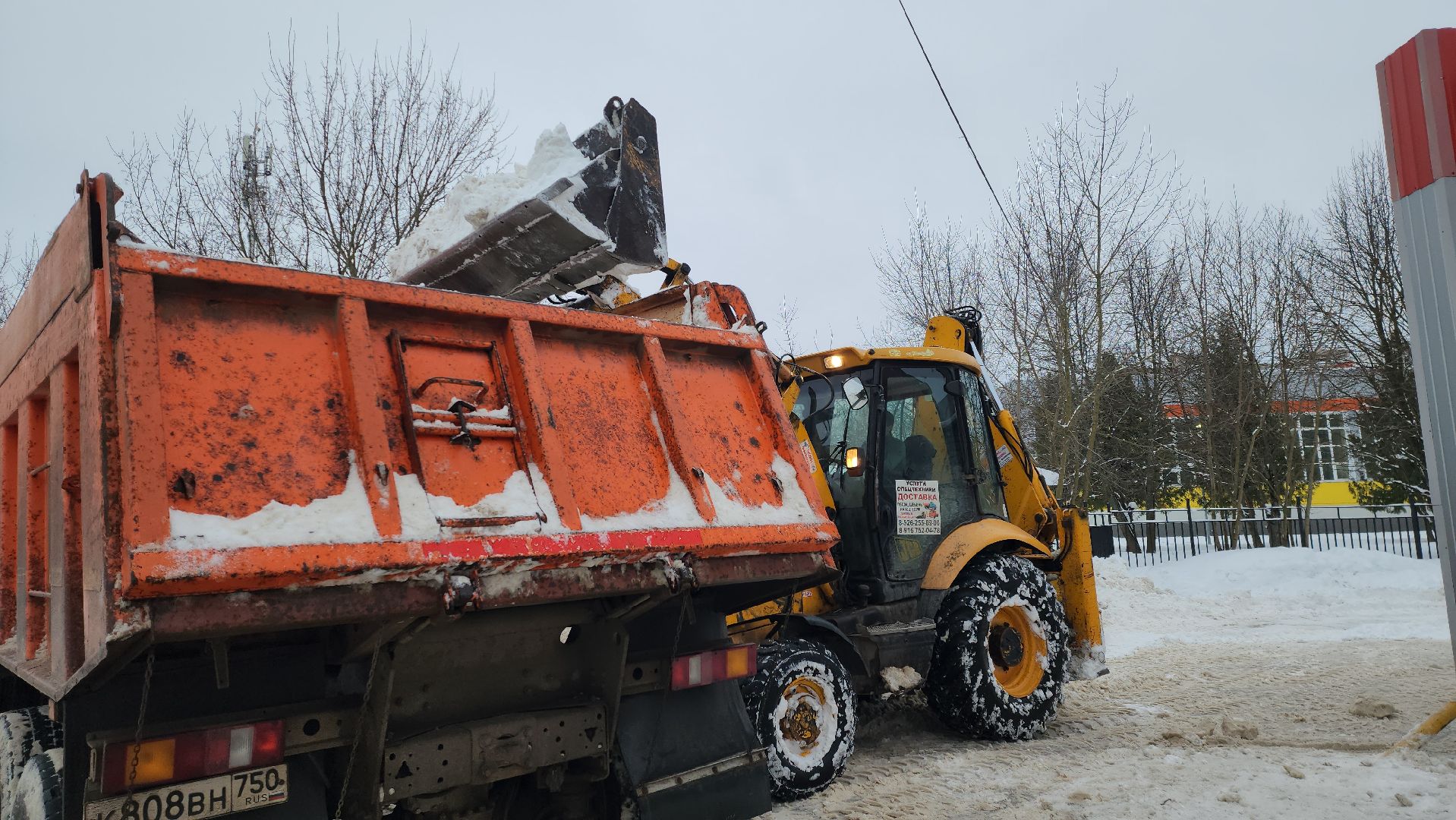 благоустойство, уборка дворов, уборка снега, коммунальная техника, коммунальщики, руза, рузский городской округ,