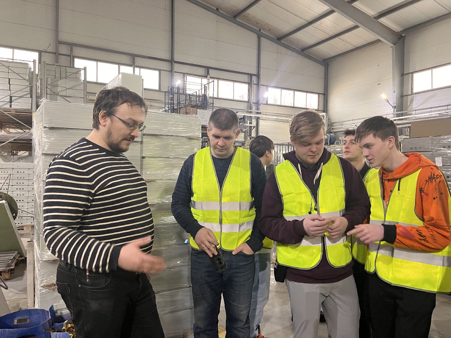 студенты, можайский техникум, завод, предприятие, экскурсии,