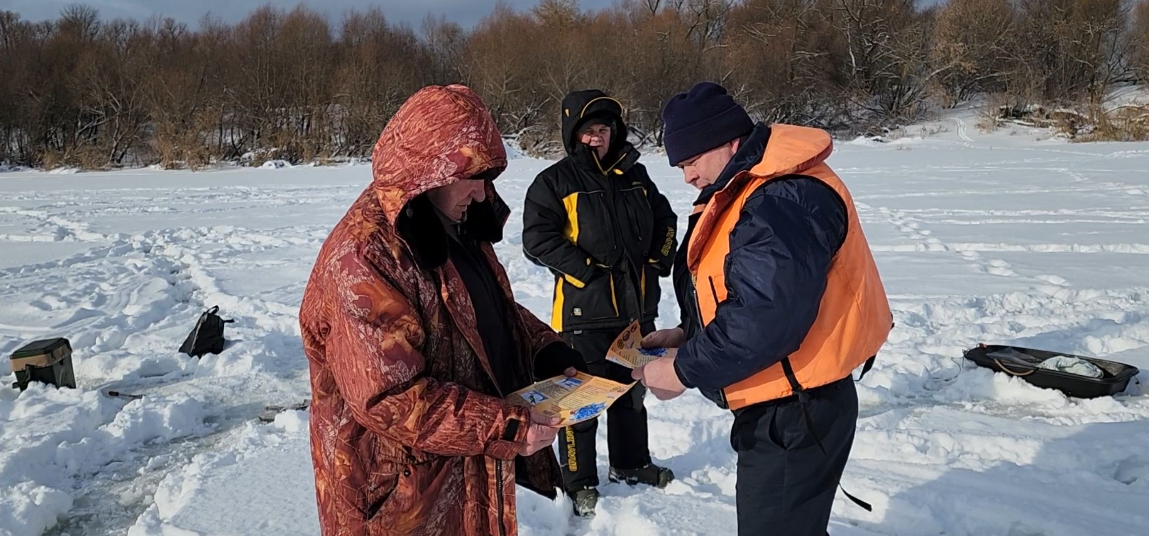 кашира, водно-спасательная станция, спасатели, судно на воздушной подушке, Ока, рыбаки, зимняя рыбалка, безопасность на льду,