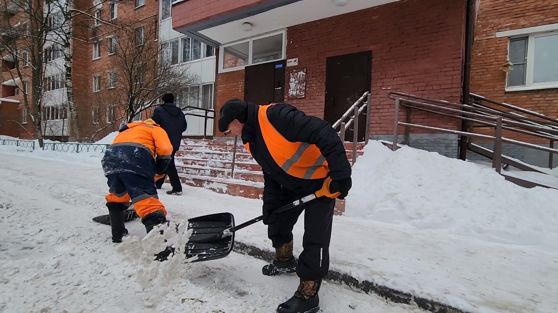 Одинцово, администрация, снегоуборочная техника, дворники, зарплата, парковка,