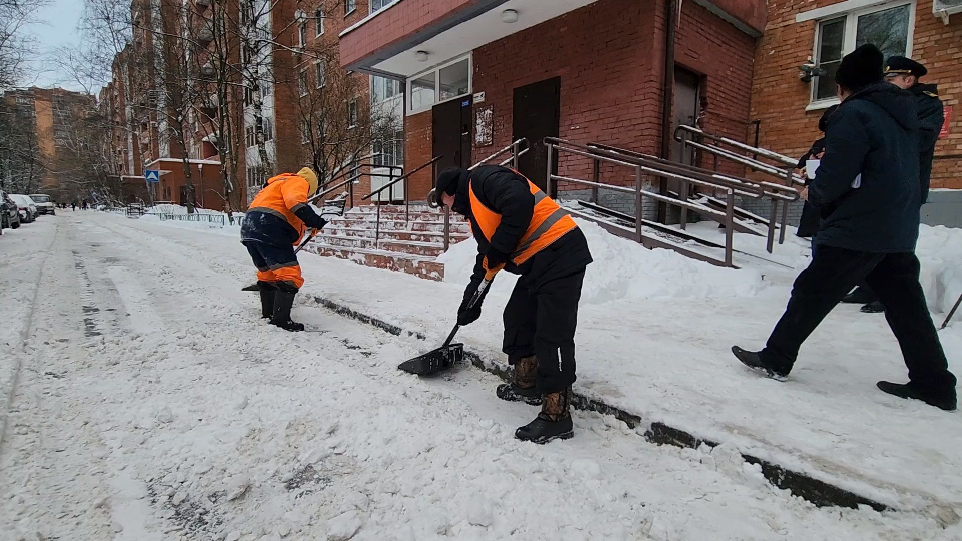 Одинцово, администрация, снегоуборочная техника, дворники, зарплата, парковка,
