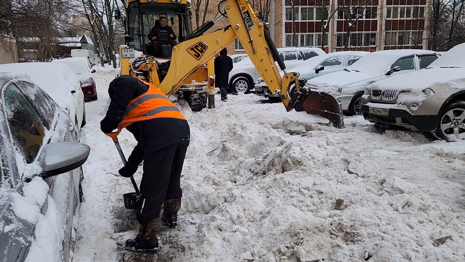 Одинцово, администрация, снегоуборочная техника, дворники, зарплата, парковка,