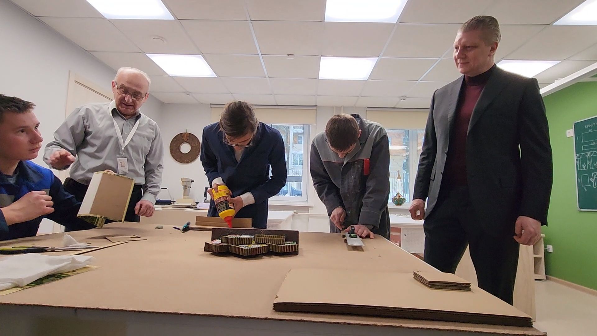 Одинцово, школа интернат имени фурагиной, картон, мастерская,