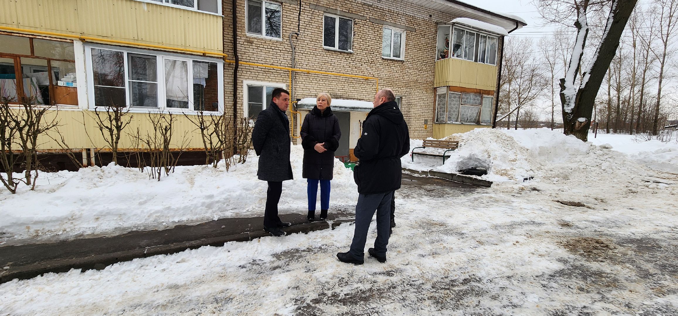 сосульки на крышах, село Вельяминово, Домодедово, уборка снега,