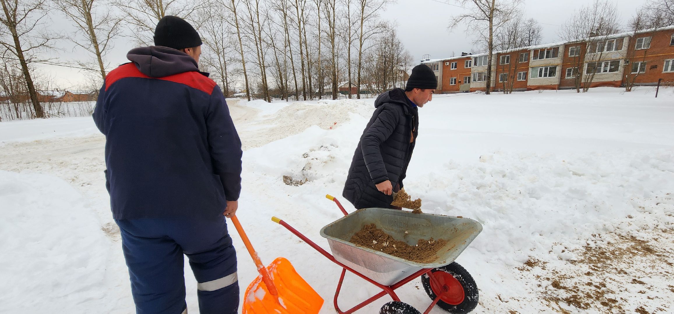 сосульки на крышах, село Вельяминово, Домодедово, уборка снега,