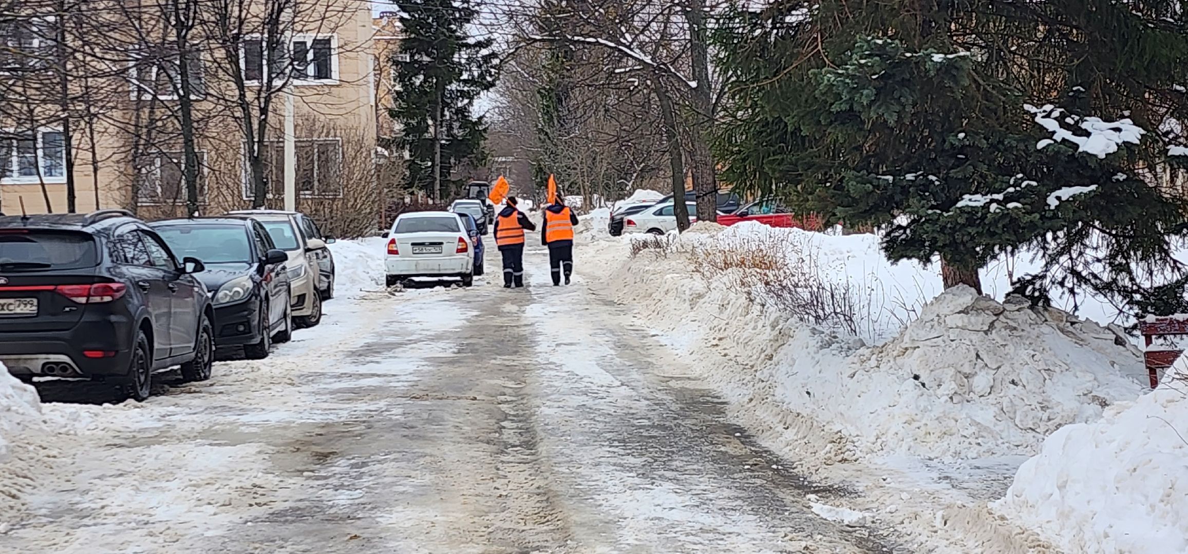 сосульки на крышах, село Вельяминово, Домодедово, уборка снега,