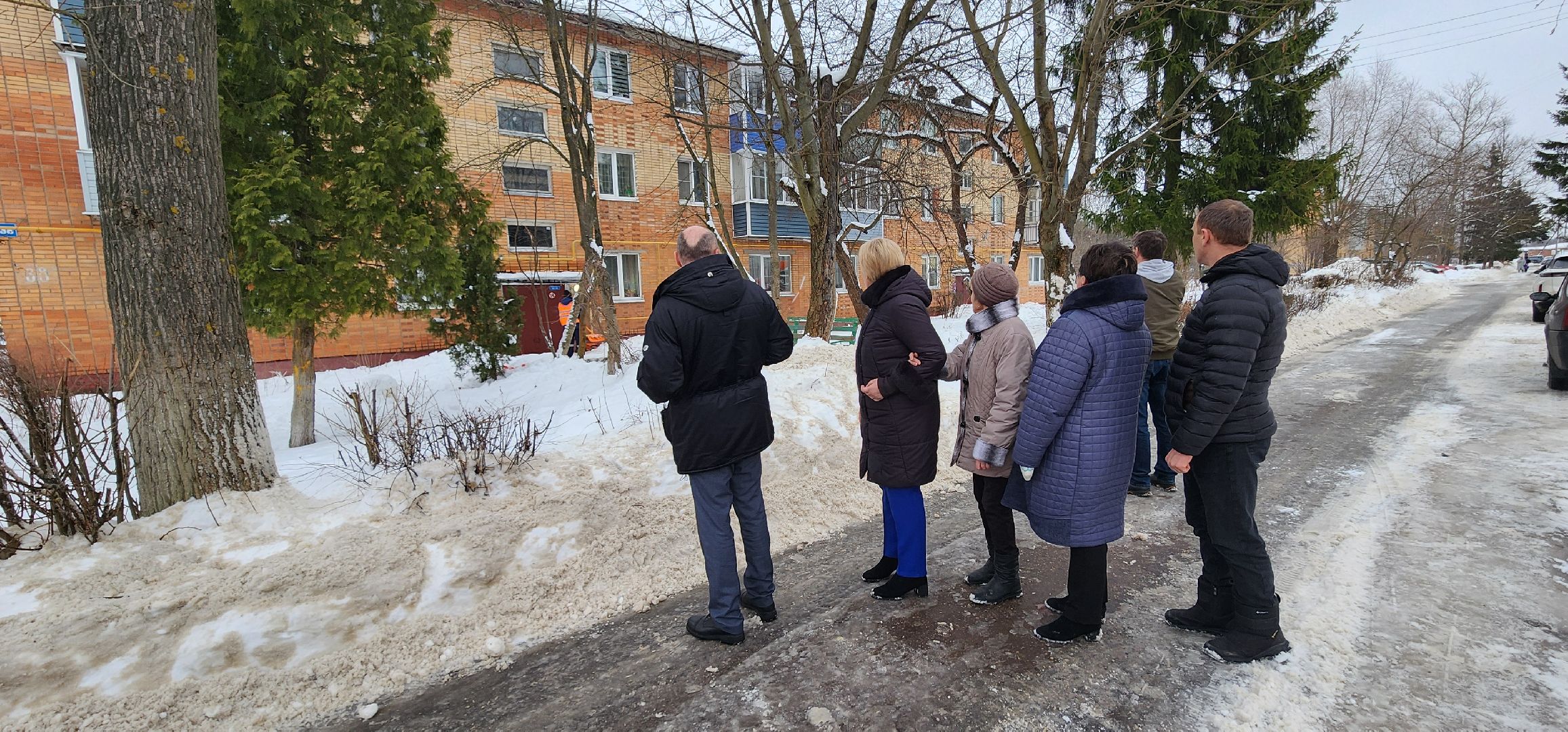 сосульки на крышах, село Вельяминово, Домодедово, уборка снега,