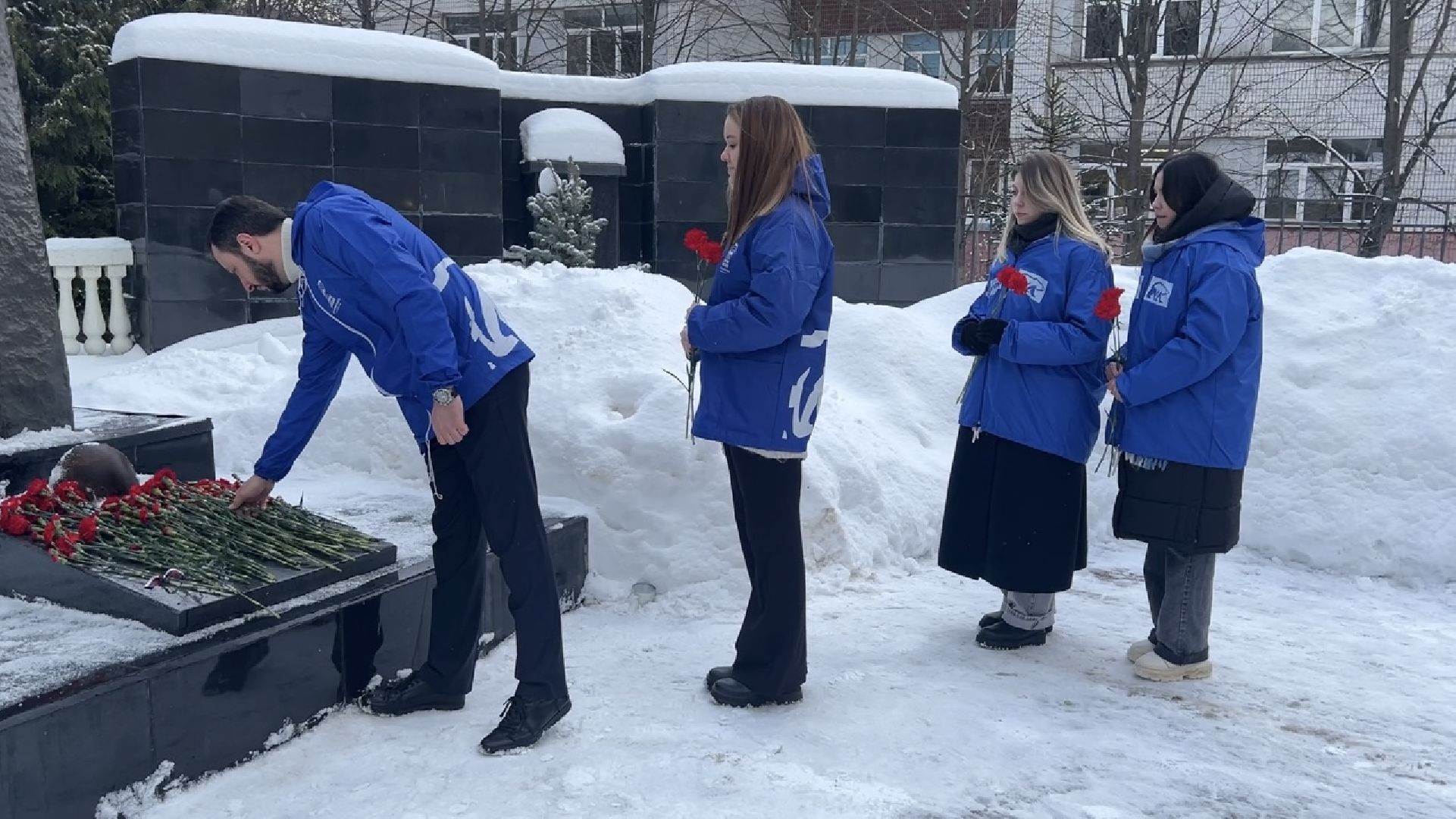 химки, памятник, возложение цветов, сталинградская битва, акция памяти, общество,