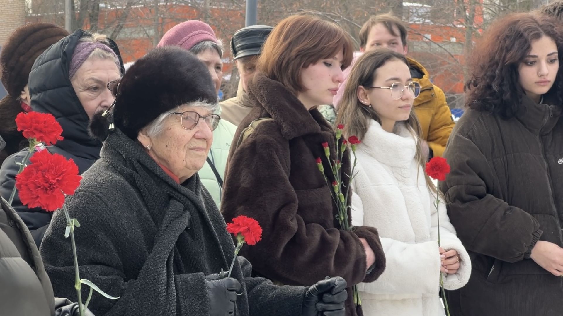 химки, памятник, возложение цветов, сталинградская битва, акция памяти, общество,