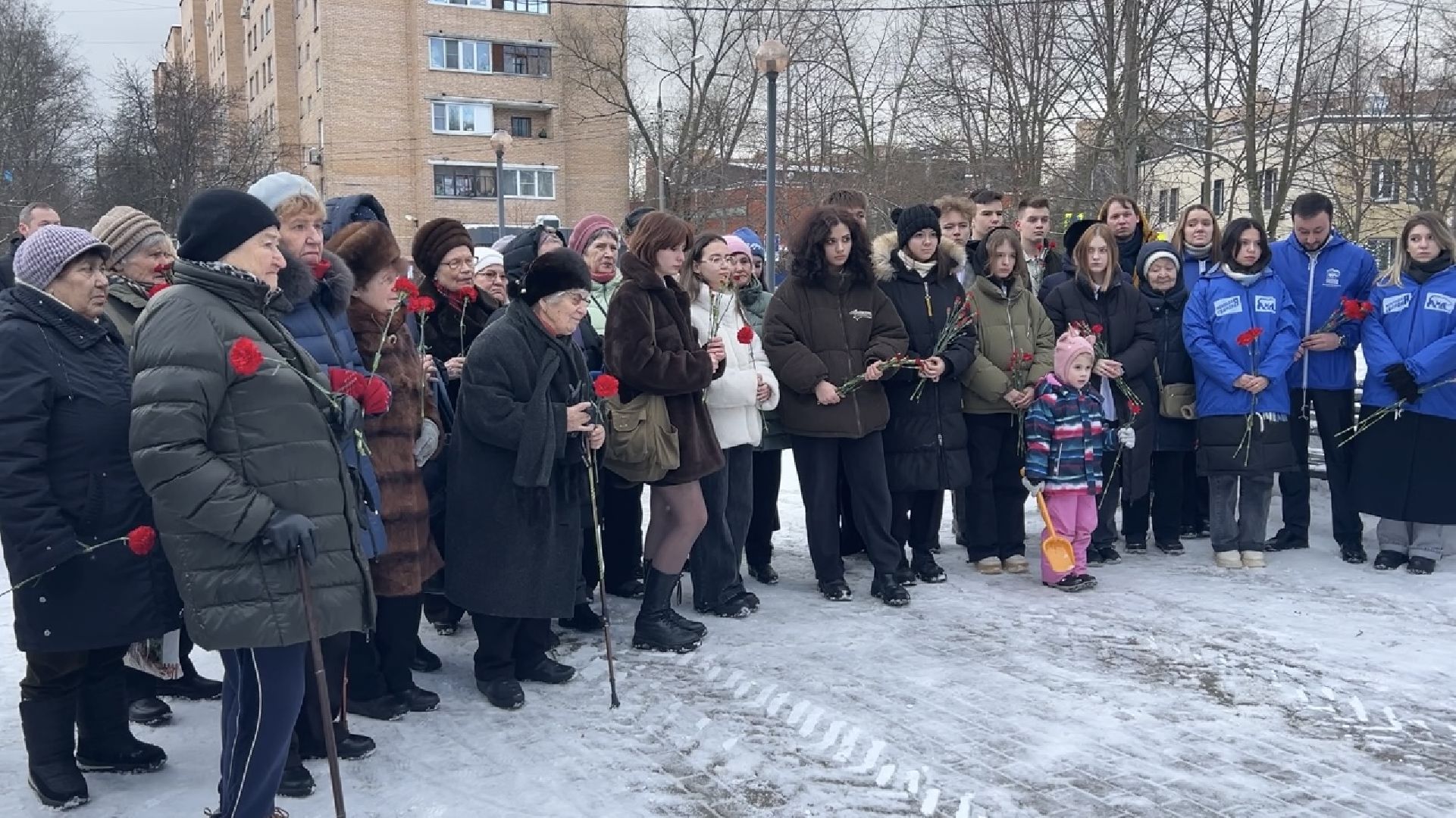 химки, памятник, возложение цветов, сталинградская битва, акция памяти, общество,