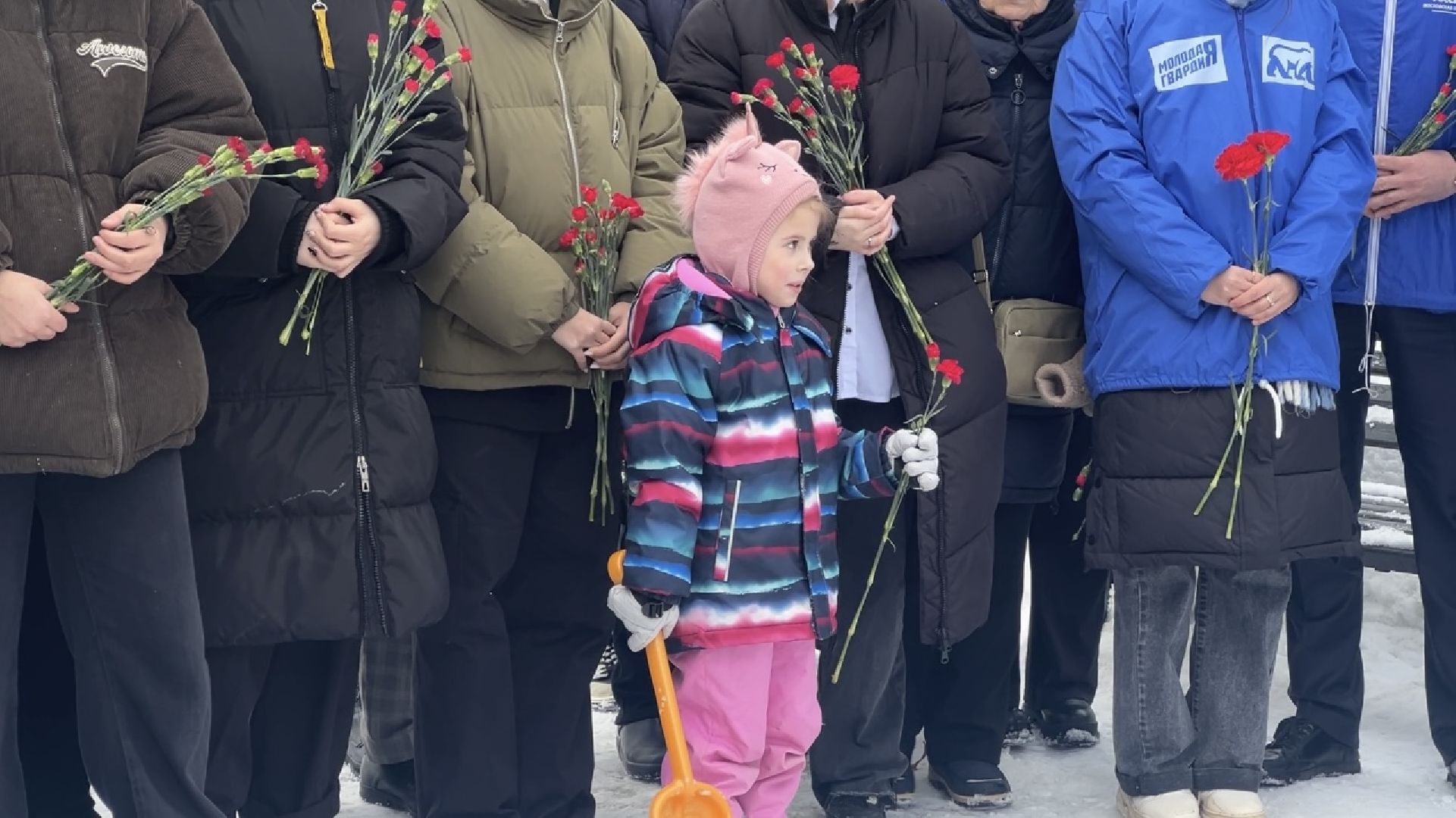 химки, памятник, возложение цветов, сталинградская битва, акция памяти, общество,