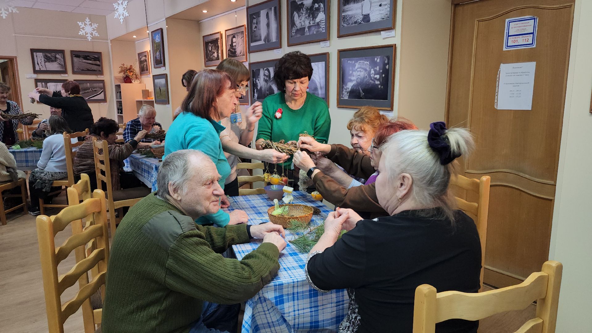 серпухов, экокормушка, птицы, пенсионеры, социальный центр,
