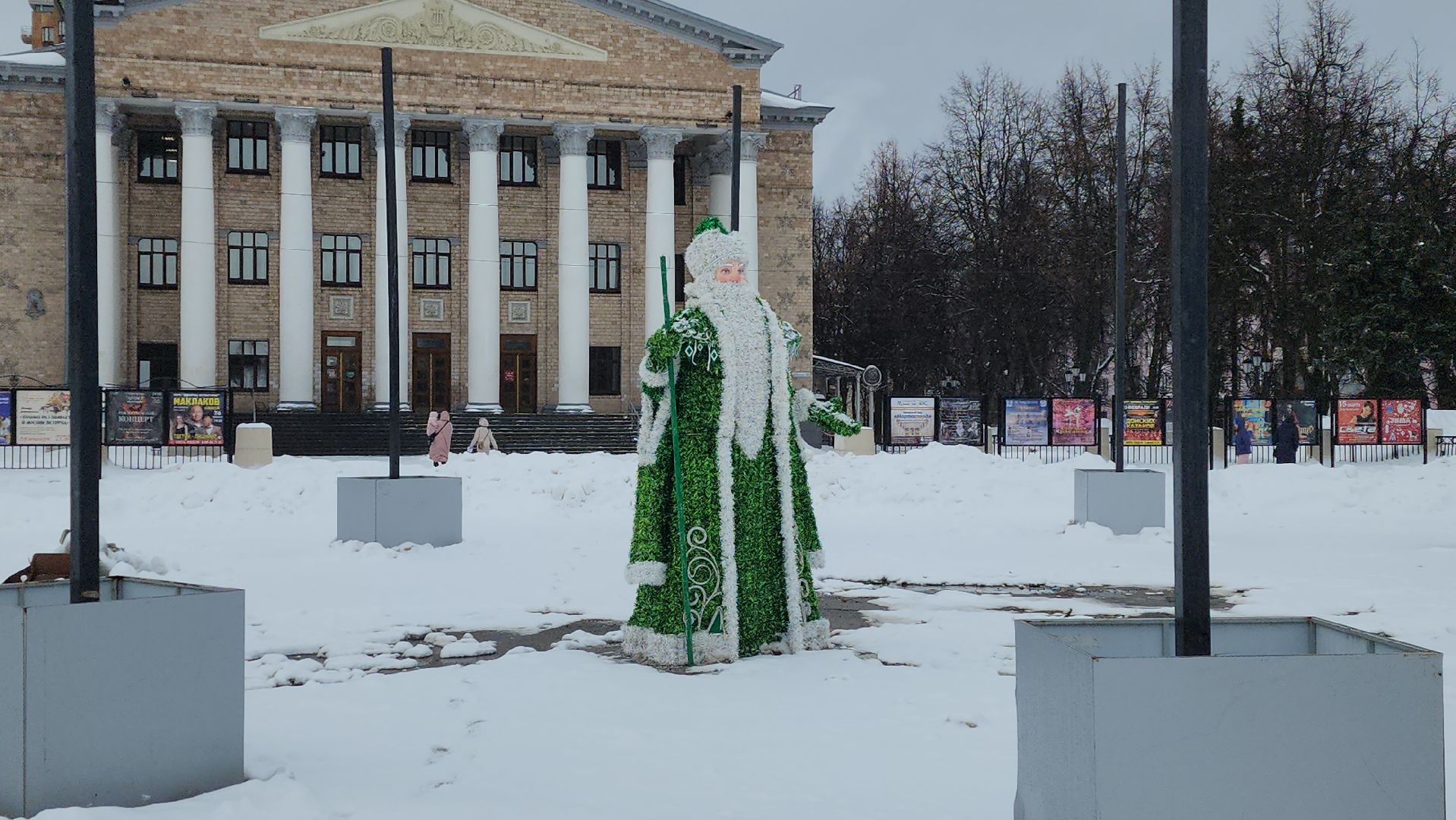 новый год, бульвар Маяковского, елка, улица Фрунзе, Дед Мороз, гирлянды, МБУ Городское хозяйство,сквер 28 квартал,