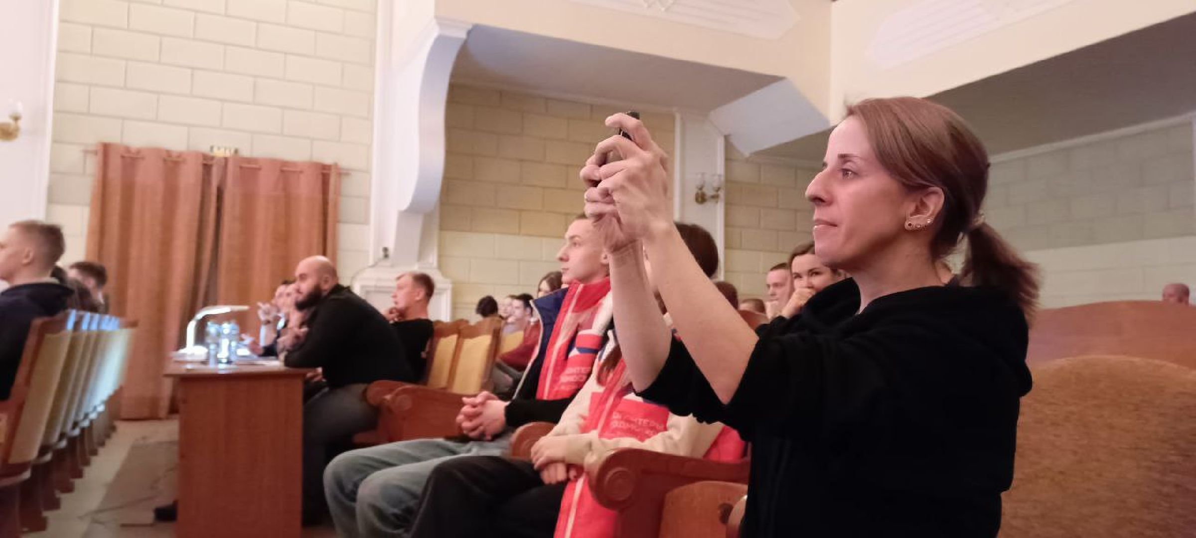 Дмитров, Ха-ха Лига КВН, Диванодамы,