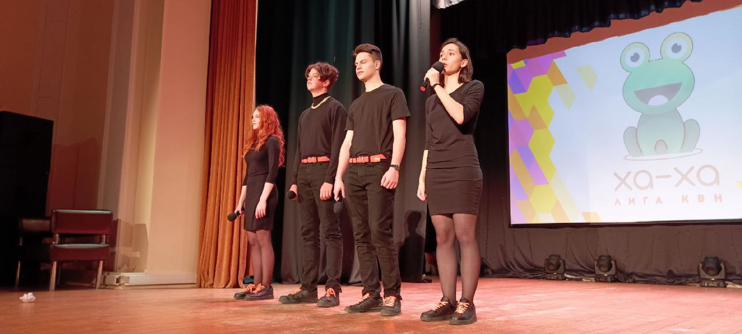 Дмитров, Ха-ха Лига КВН, Диванодамы,