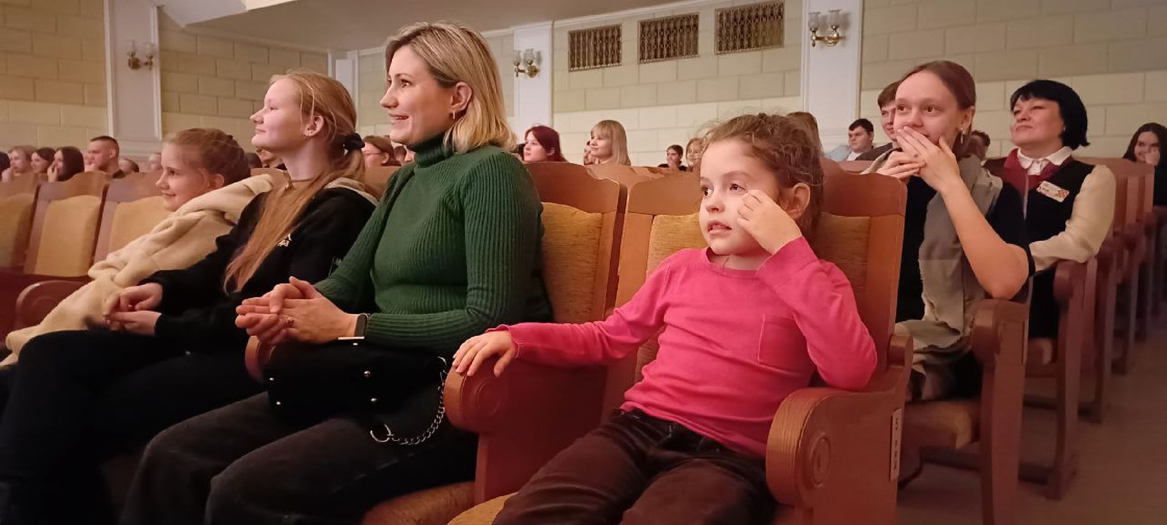 Дмитров, Ха-ха Лига КВН, Диванодамы,