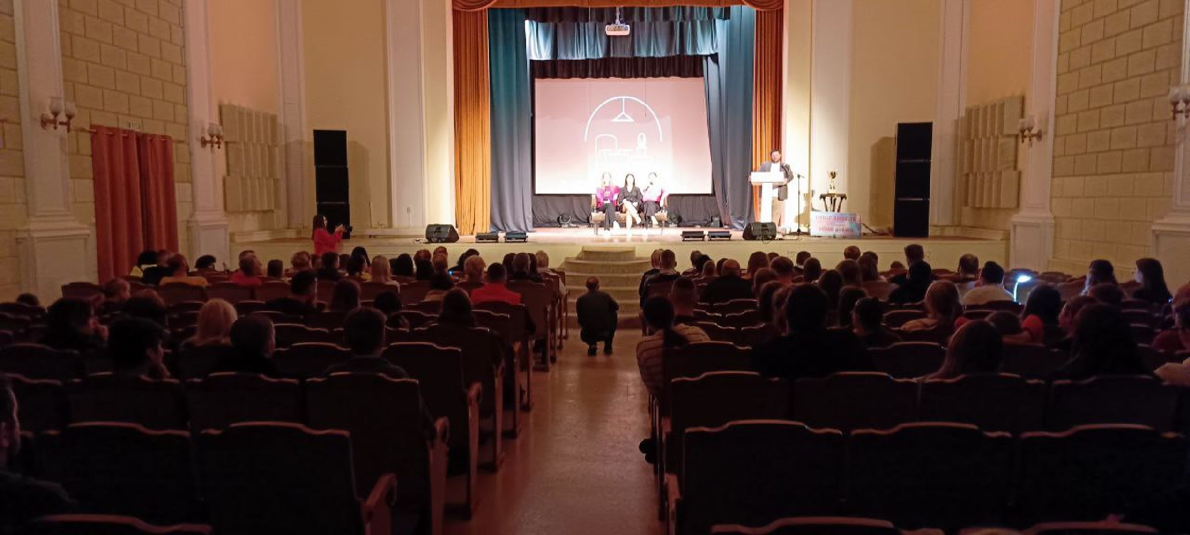 Дмитров, Ха-ха Лига КВН, Диванодамы,