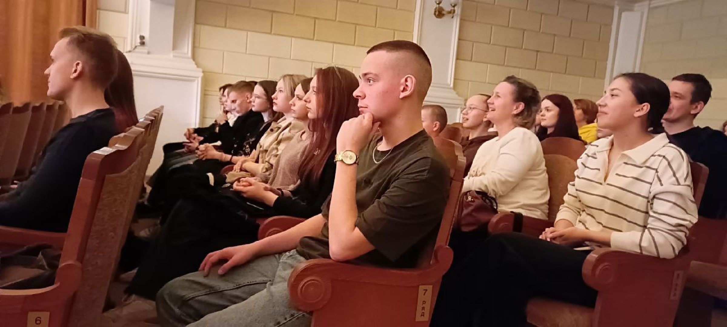 Дмитров, Ха-ха Лига КВН, Диванодамы,