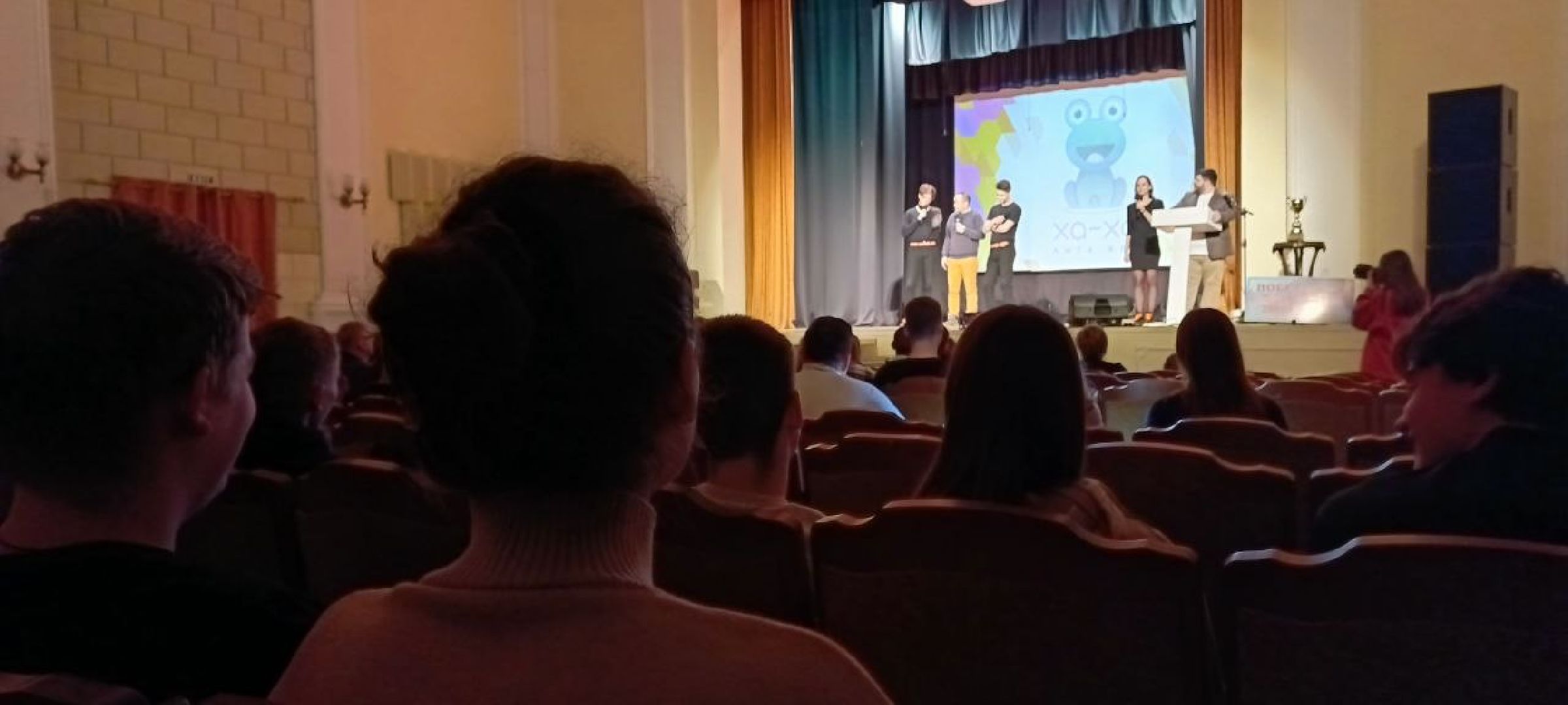 Дмитров, Ха-ха Лига КВН, Диванодамы,