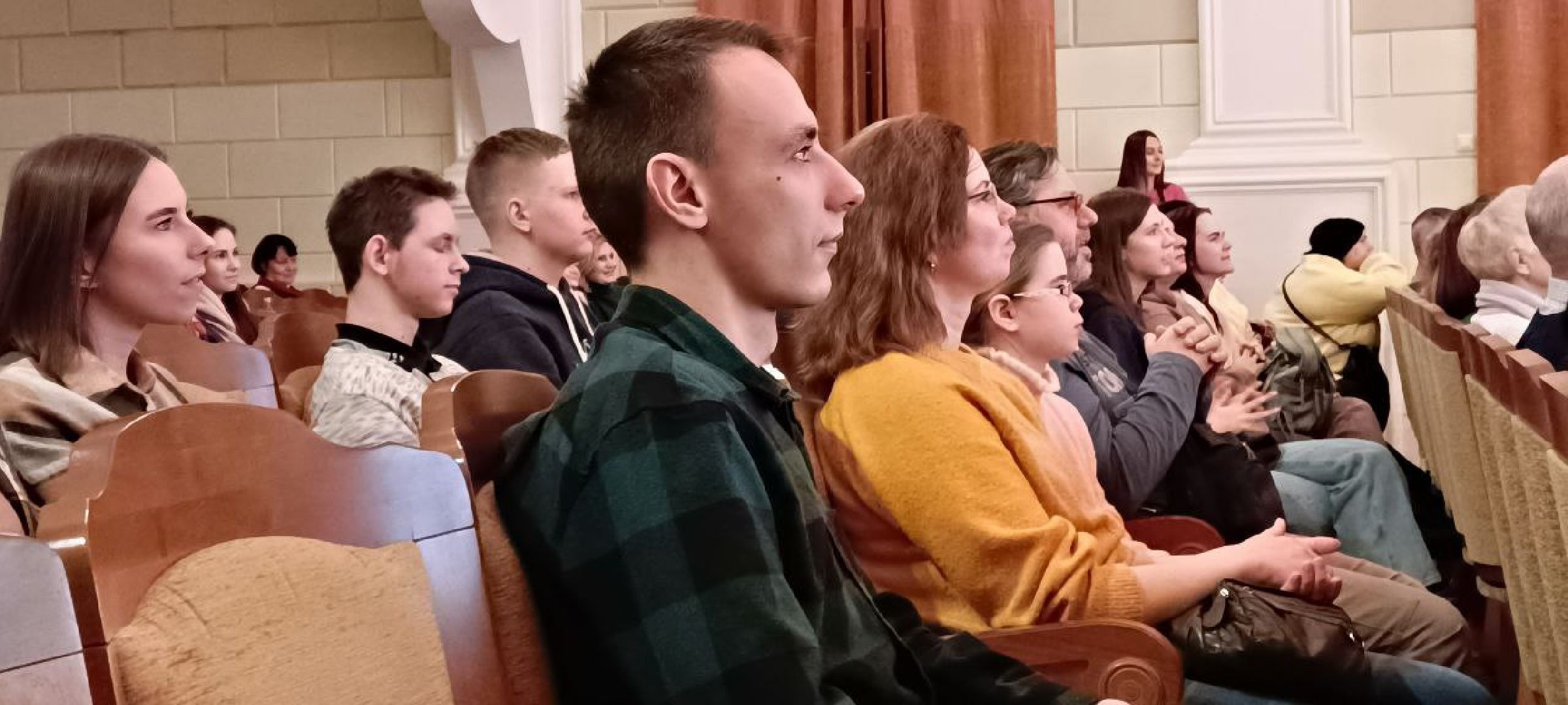 Дмитров, Ха-ха Лига КВН, Диванодамы,