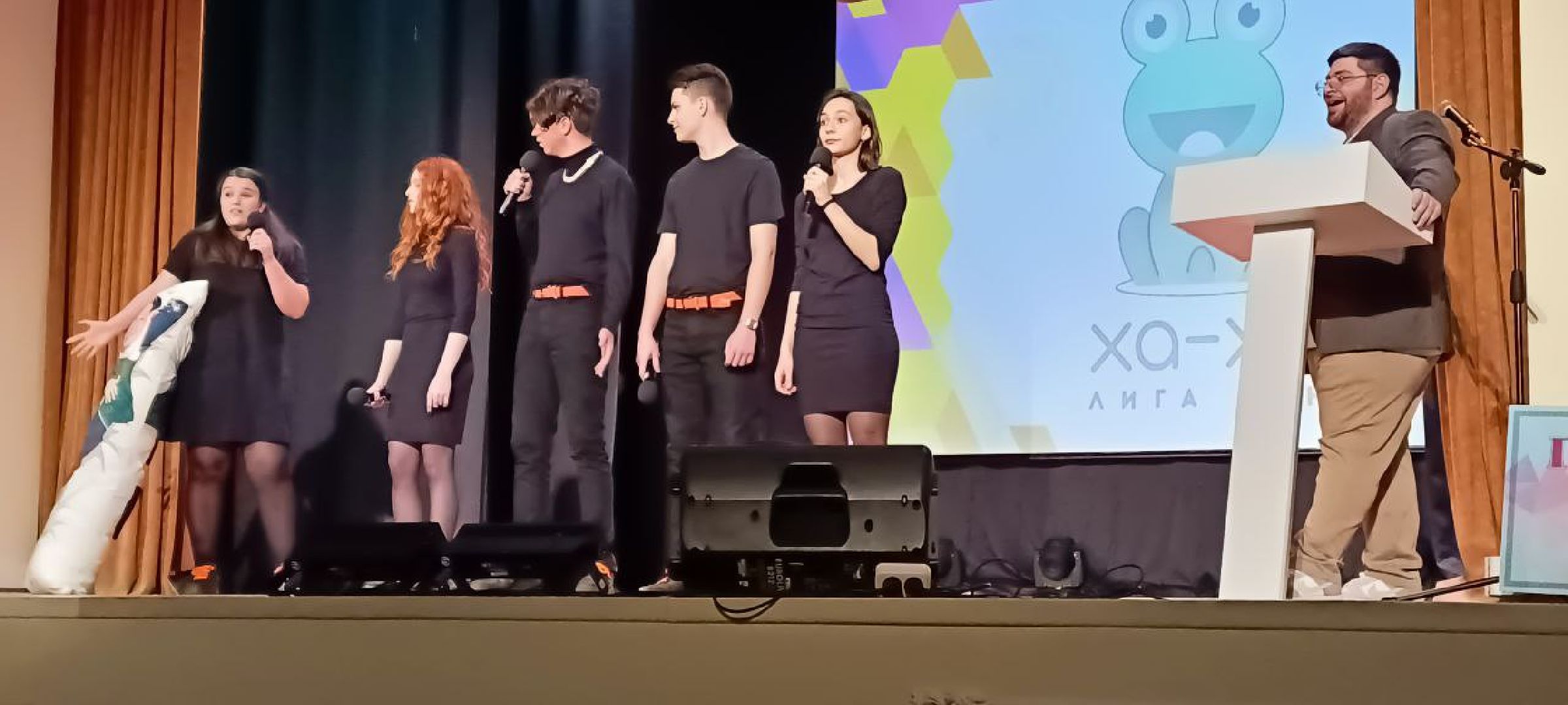 Дмитров, Ха-ха Лига КВН, Диванодамы,