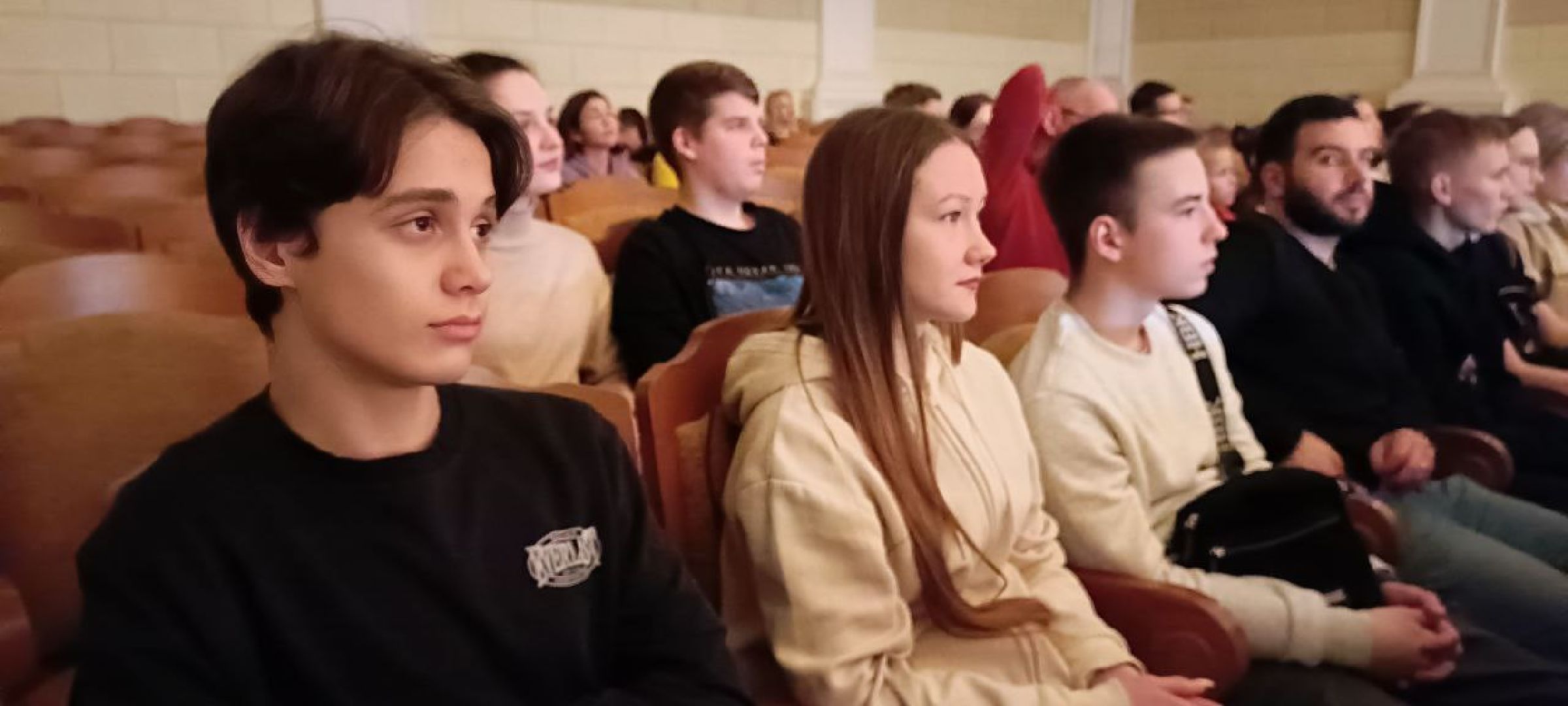 Дмитров, Ха-ха Лига КВН, Диванодамы,