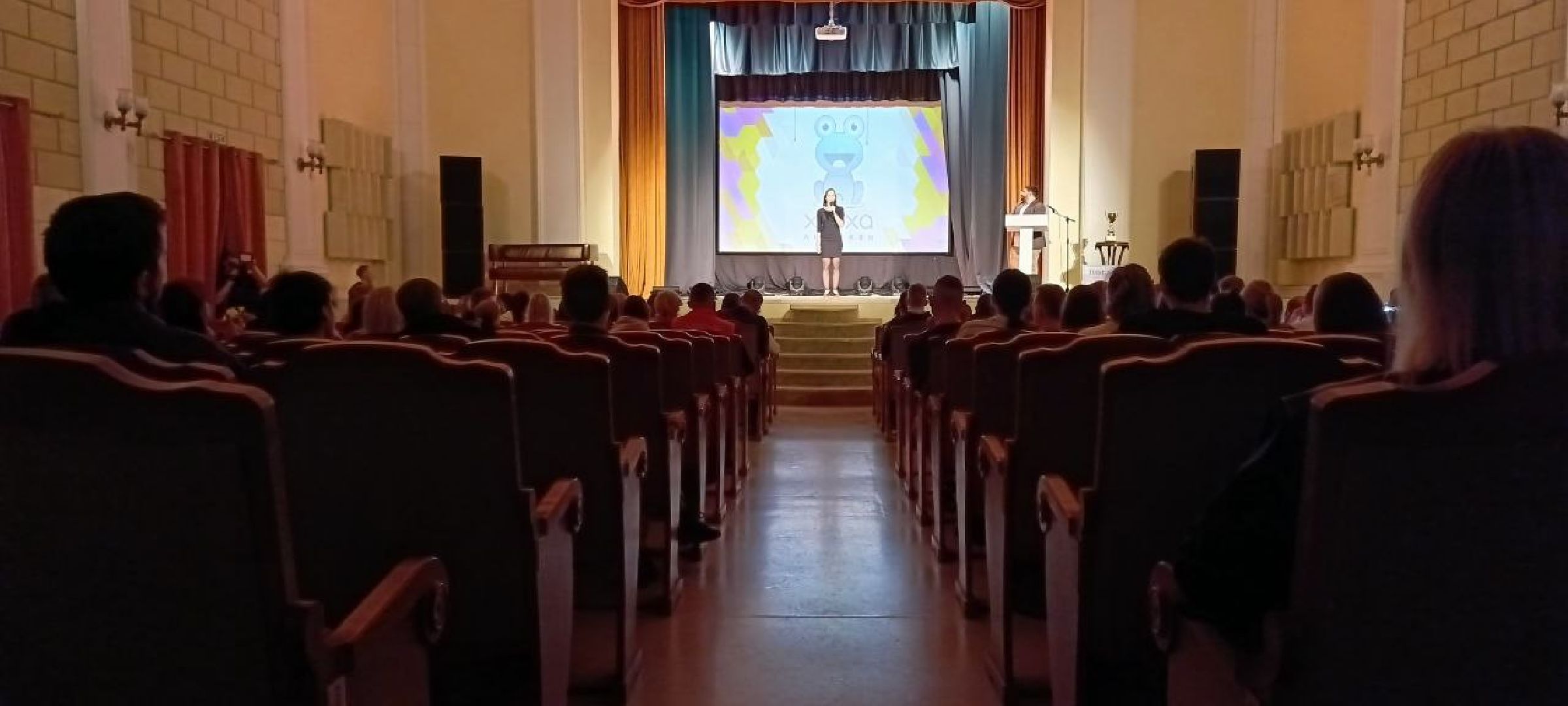 Дмитров, Ха-ха Лига КВН, Диванодамы,