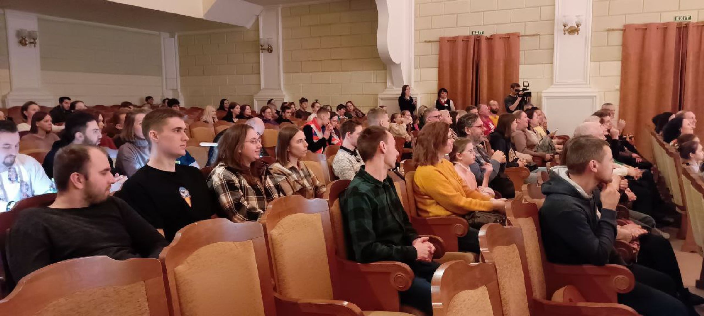 Дмитров, Ха-ха Лига КВН, Диванодамы,