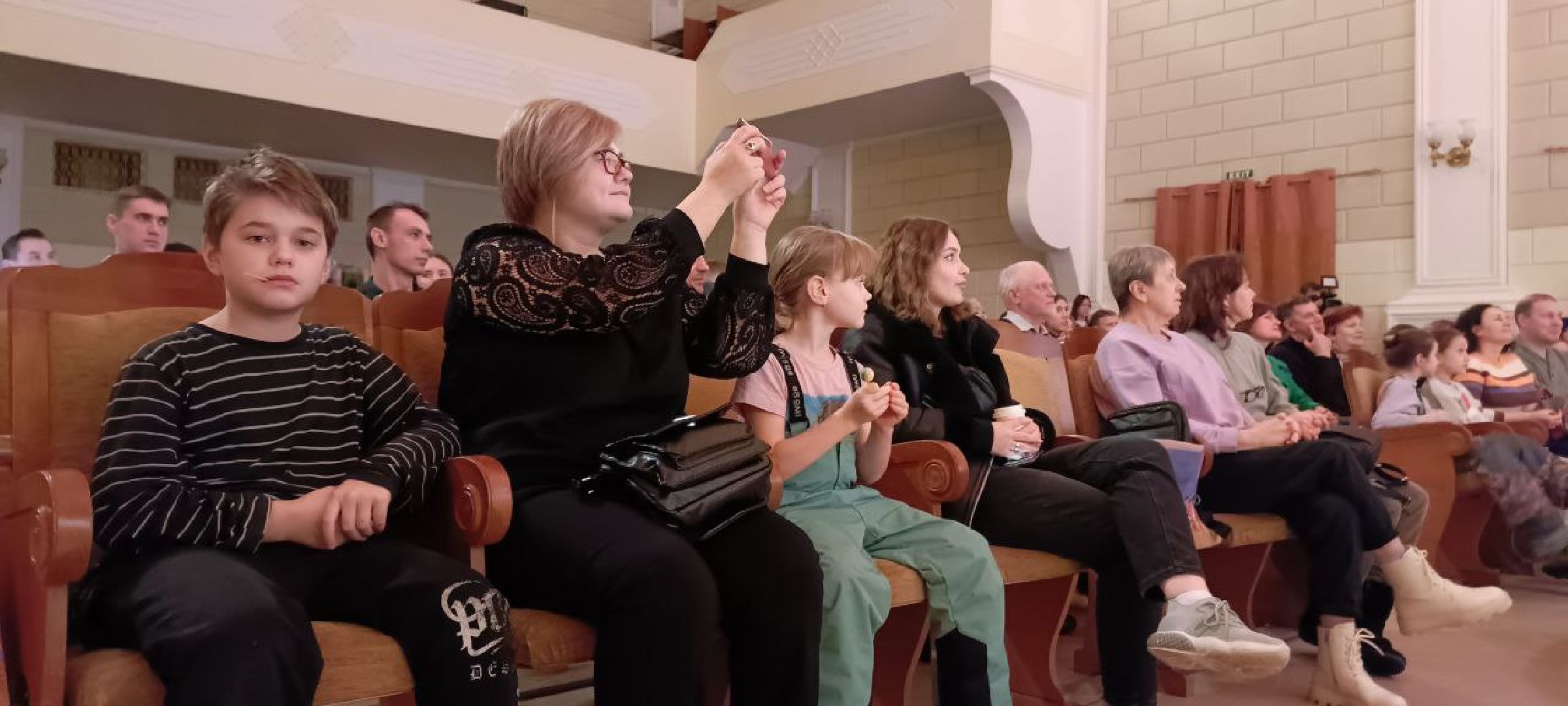 Дмитров, Ха-ха Лига КВН, Диванодамы,