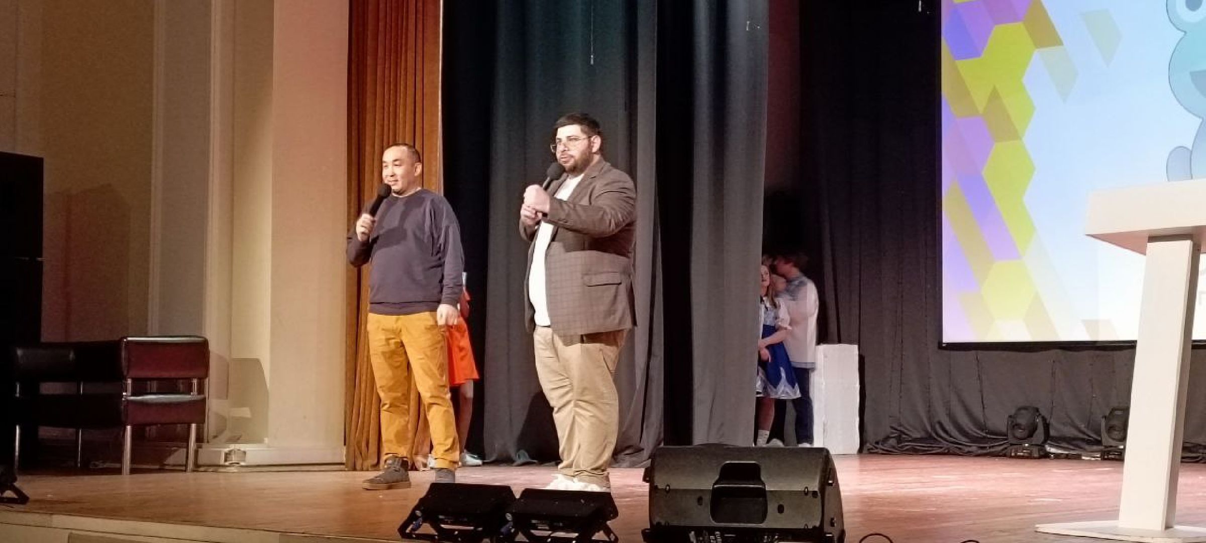 Дмитров, Ха-ха Лига КВН, Диванодамы,