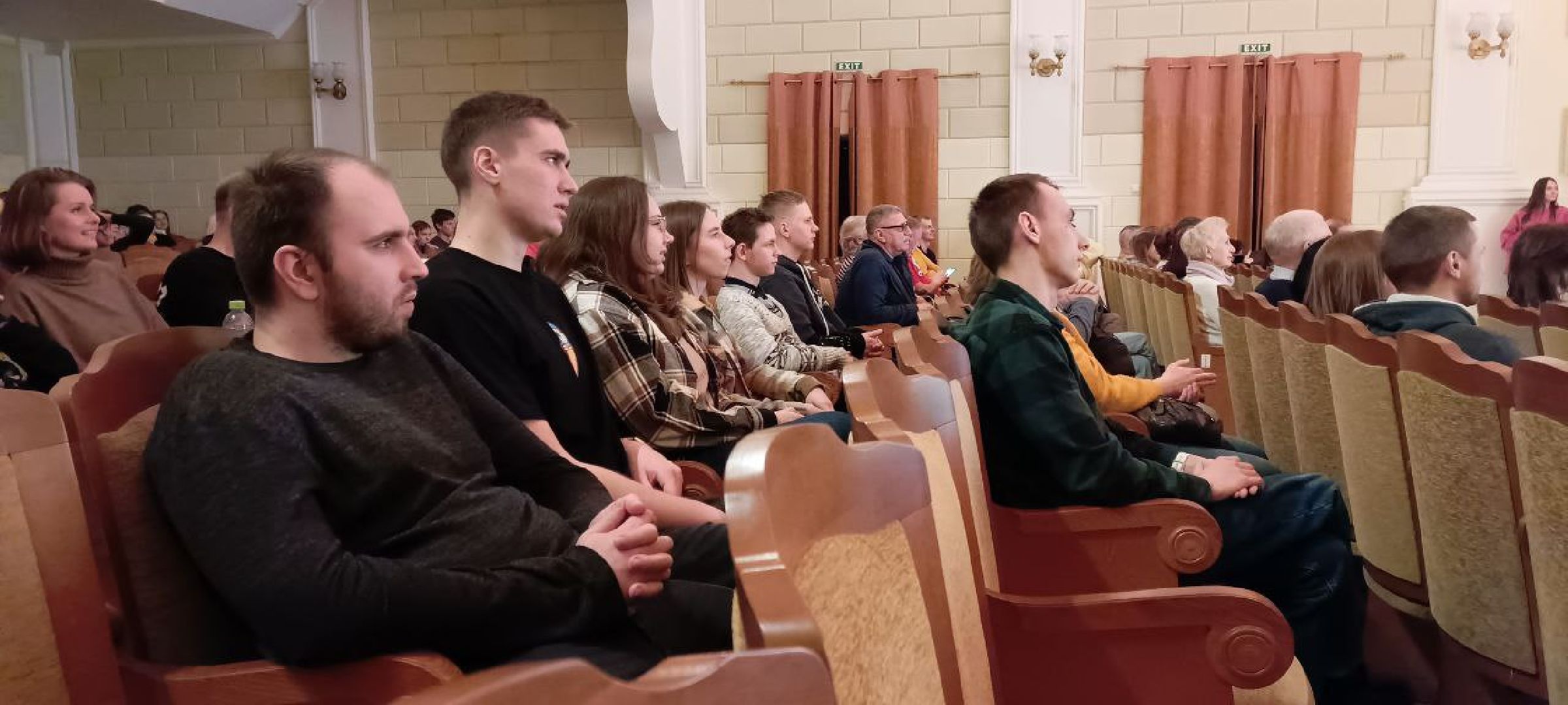 Дмитров, Ха-ха Лига КВН, Диванодамы,