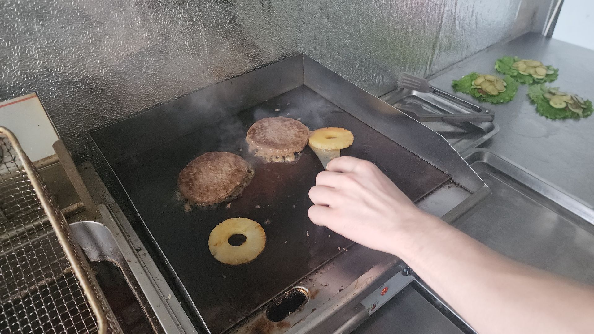 шатура, ешь в подмосковье, бургер с ананасом, жареный ананас, бургеры, пицца, программа губернатора,