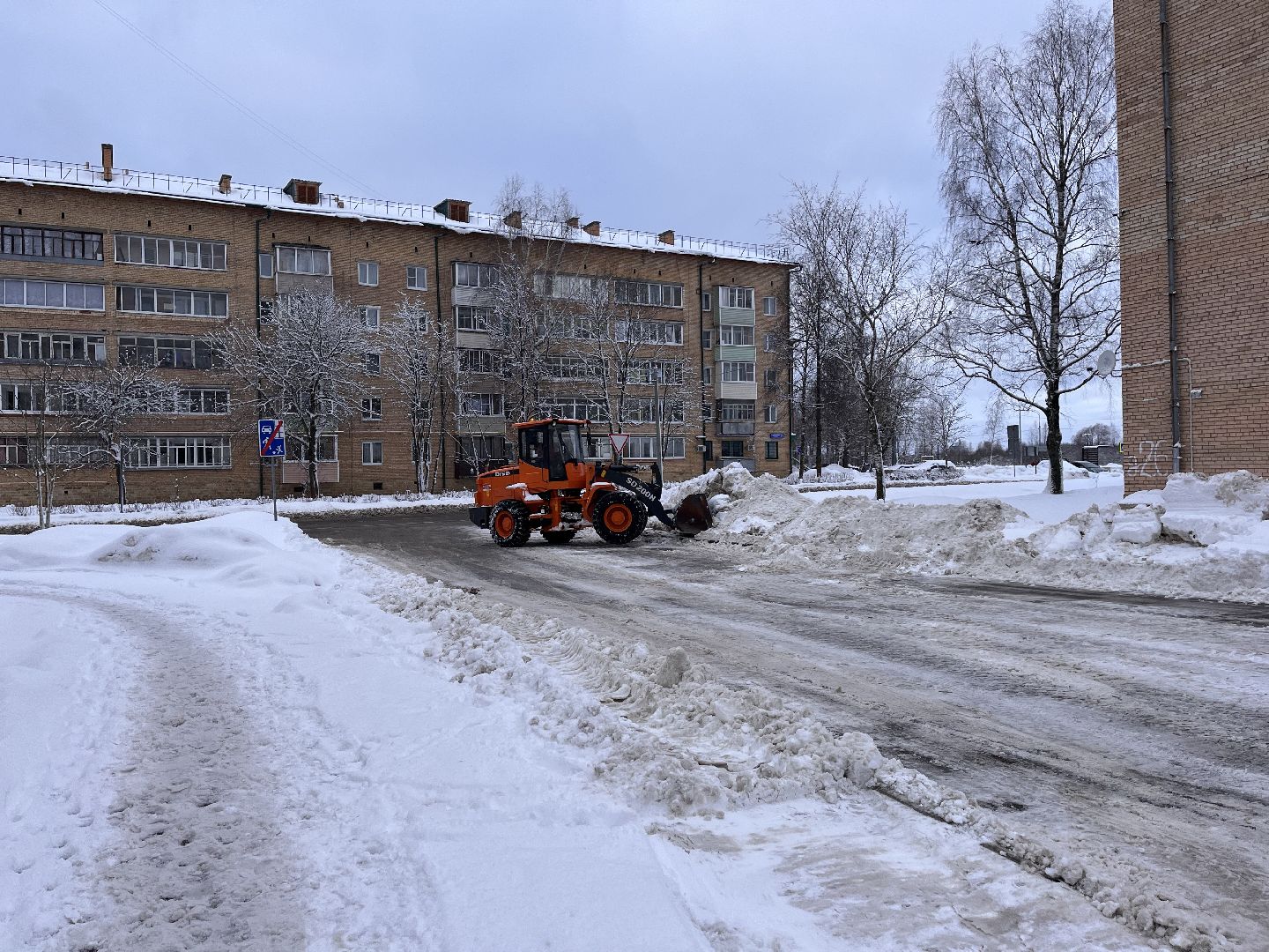 шаховская, снег, уборка дворов,