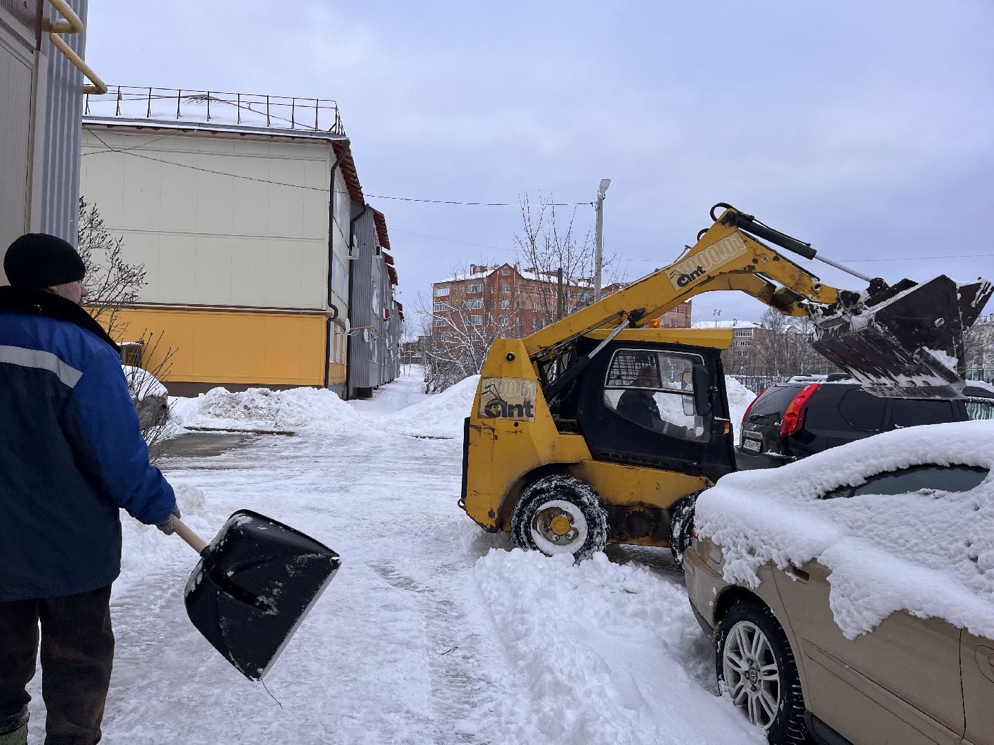 шаховская, снег, уборка дворов,