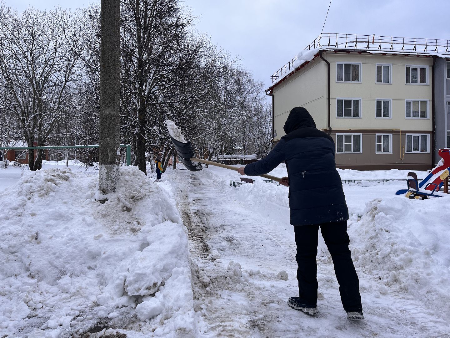 шаховская, снег, уборка дворов,